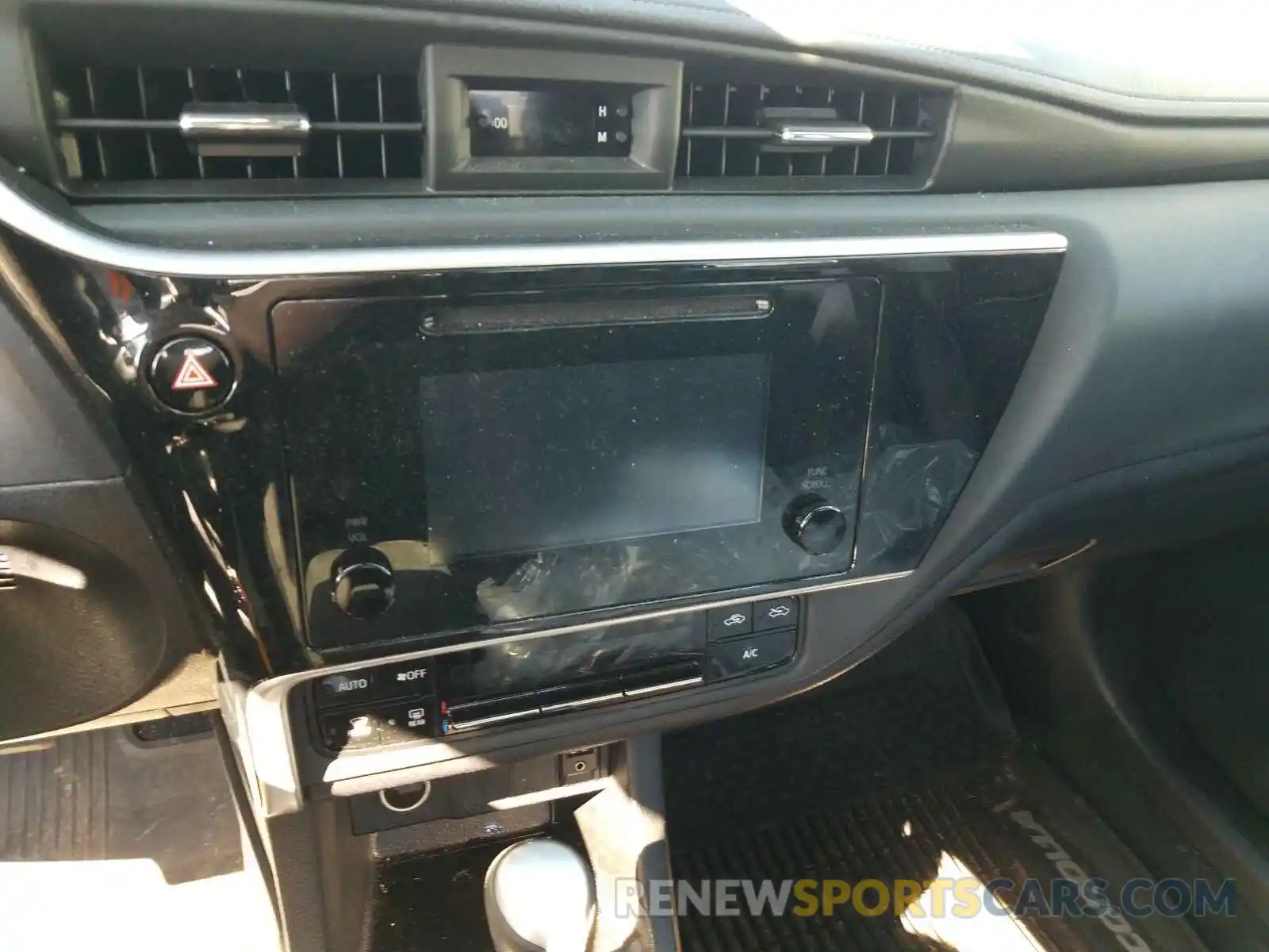 9 Photograph of a damaged car 5YFBURHE6KP944721 TOYOTA COROLLA 2019