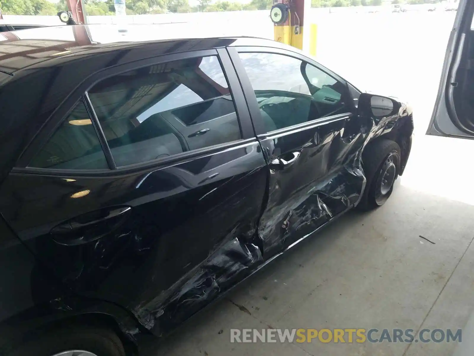 9 Photograph of a damaged car 5YFBURHE6KP944993 TOYOTA COROLLA 2019