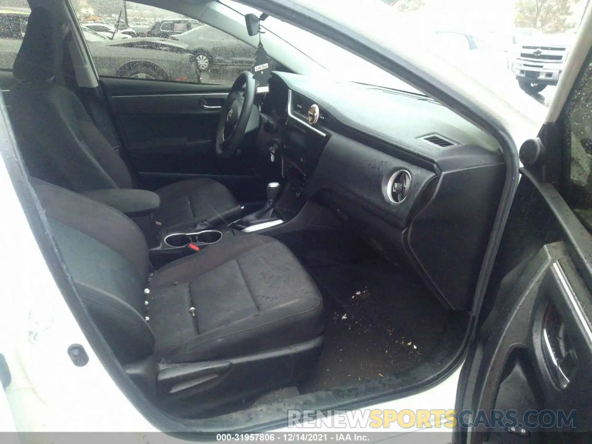 5 Photograph of a damaged car 5YFBURHE6KP945027 TOYOTA COROLLA 2019