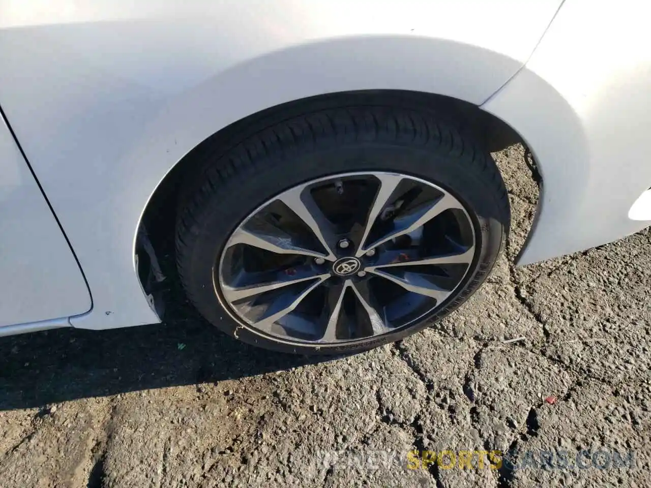 9 Photograph of a damaged car 5YFBURHE6KP945500 TOYOTA COROLLA 2019