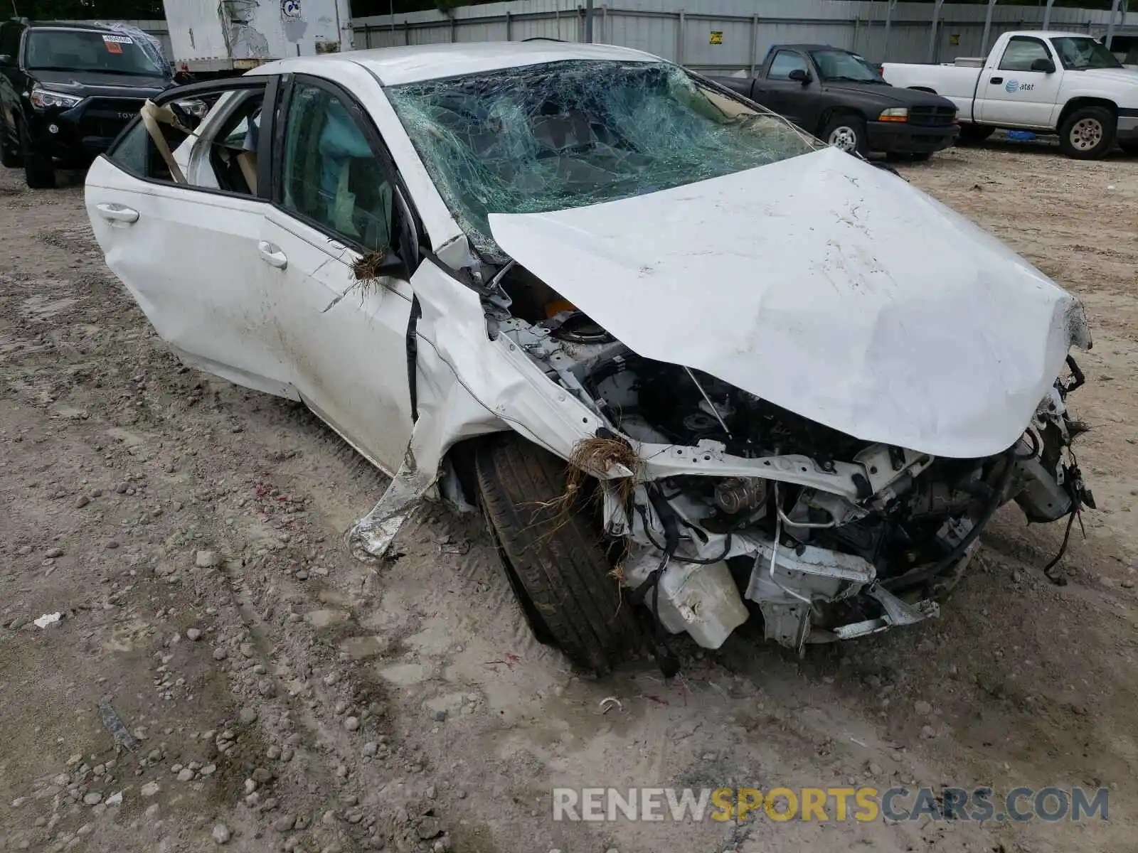 1 Photograph of a damaged car 5YFBURHE6KP945643 TOYOTA COROLLA 2019