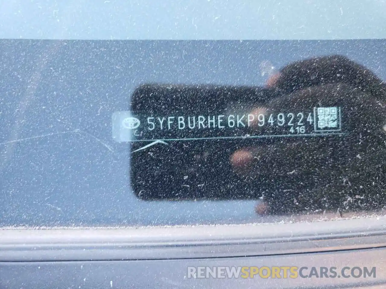 10 Photograph of a damaged car 5YFBURHE6KP949224 TOYOTA COROLLA 2019