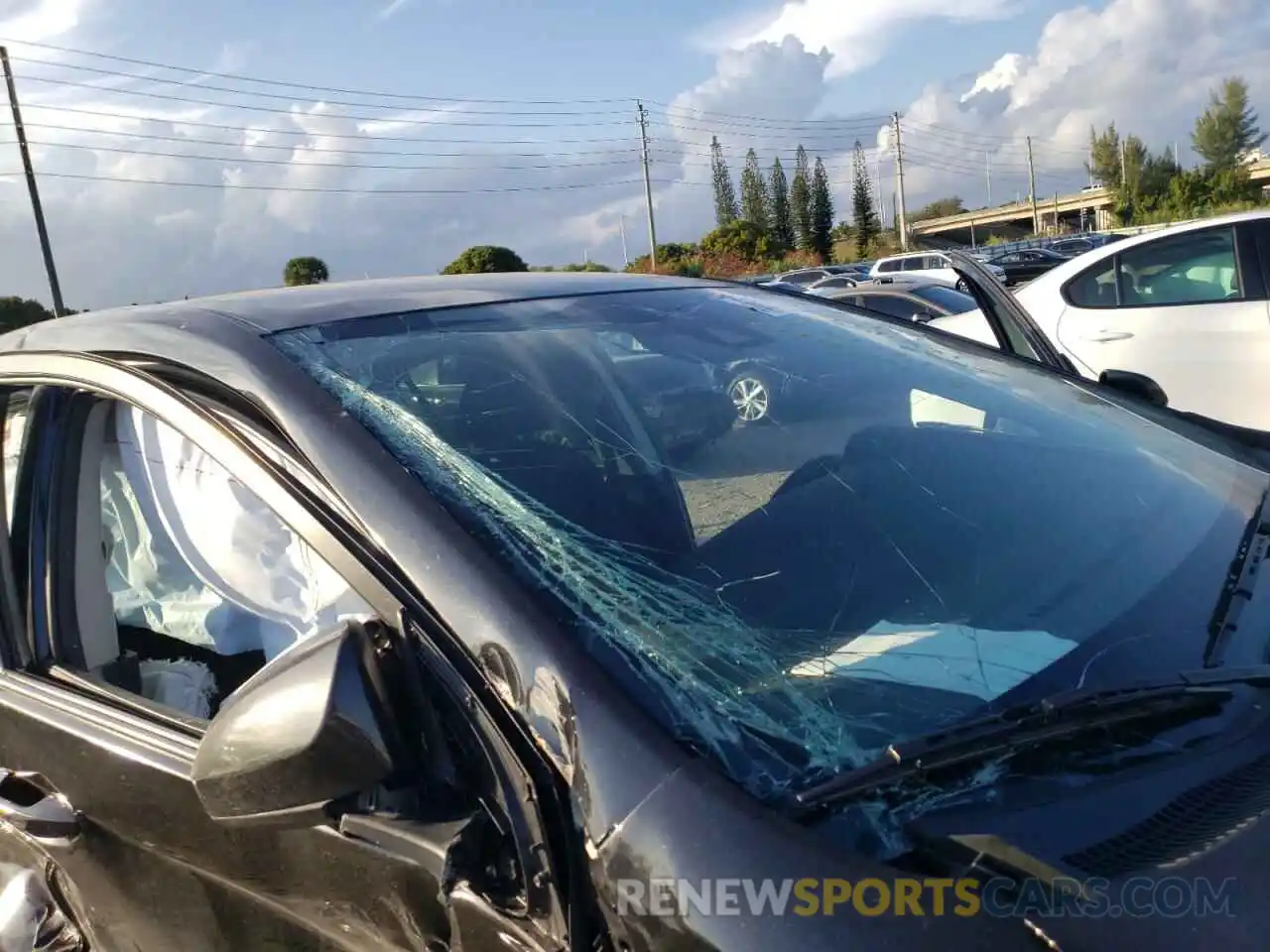 9 Photograph of a damaged car 5YFBURHE6KP949224 TOYOTA COROLLA 2019