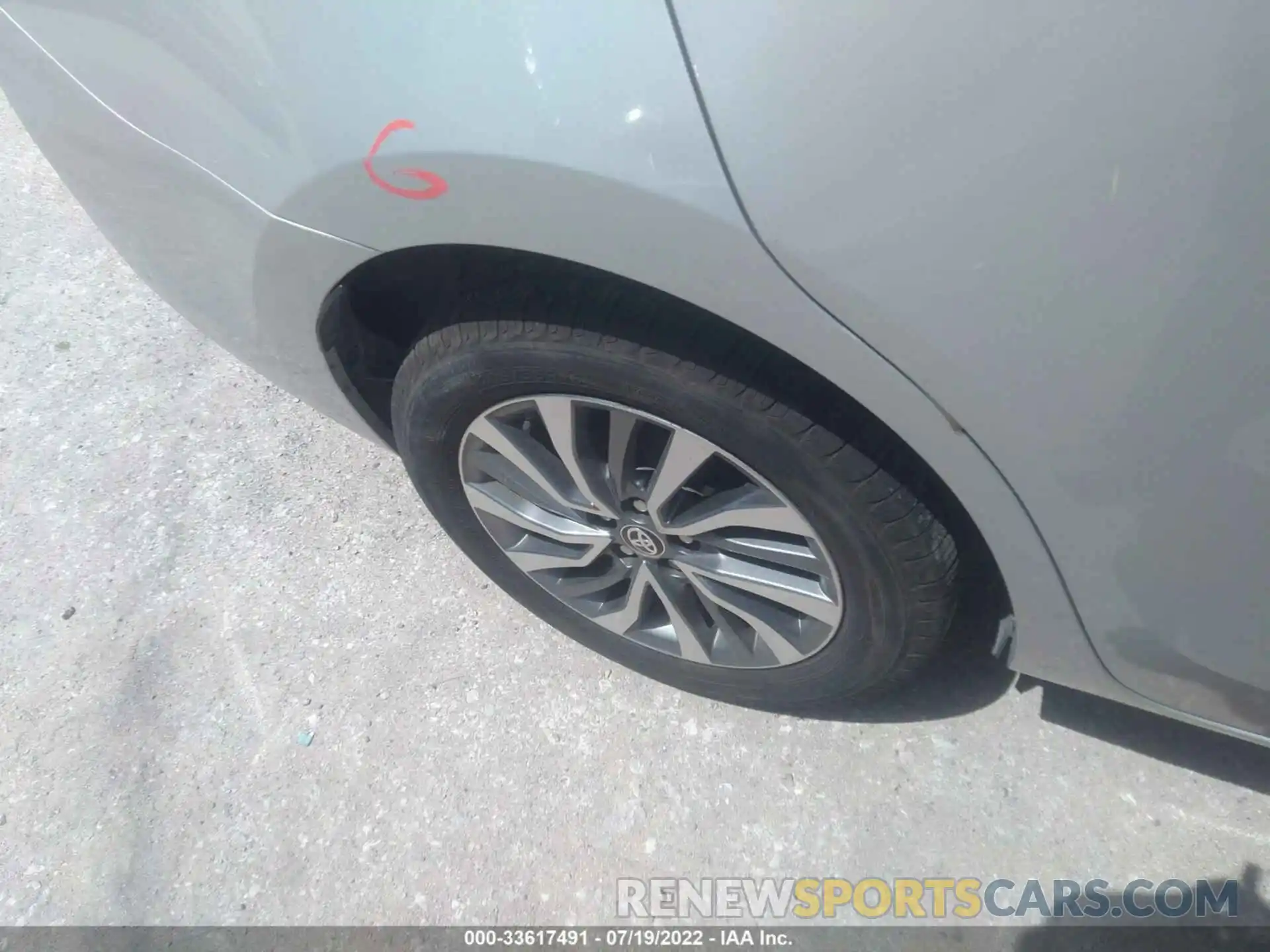 15 Photograph of a damaged car 5YFBURHE6KP949305 TOYOTA COROLLA 2019