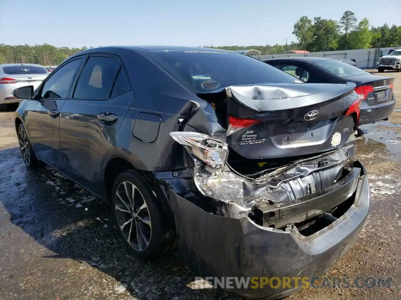 3 Photograph of a damaged car 5YFBURHE6KP949546 TOYOTA COROLLA 2019