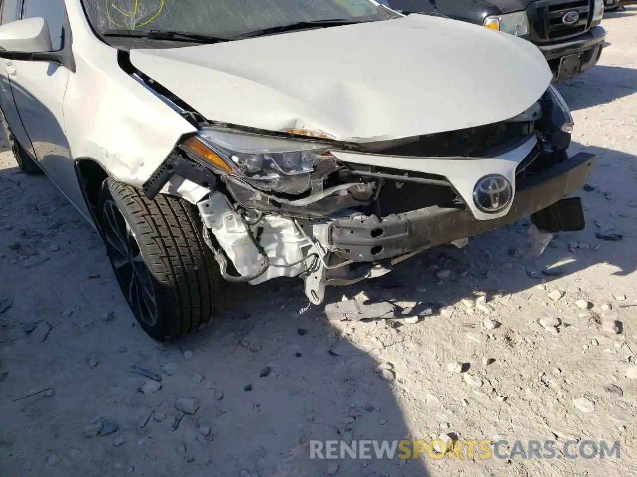 9 Photograph of a damaged car 5YFBURHE7KP859757 TOYOTA COROLLA 2019