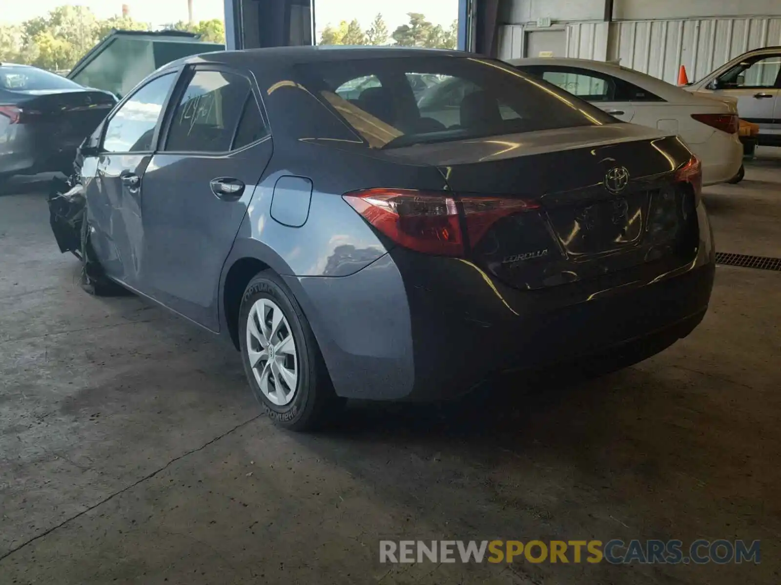 3 Photograph of a damaged car 5YFBURHE7KP863324 TOYOTA COROLLA 2019