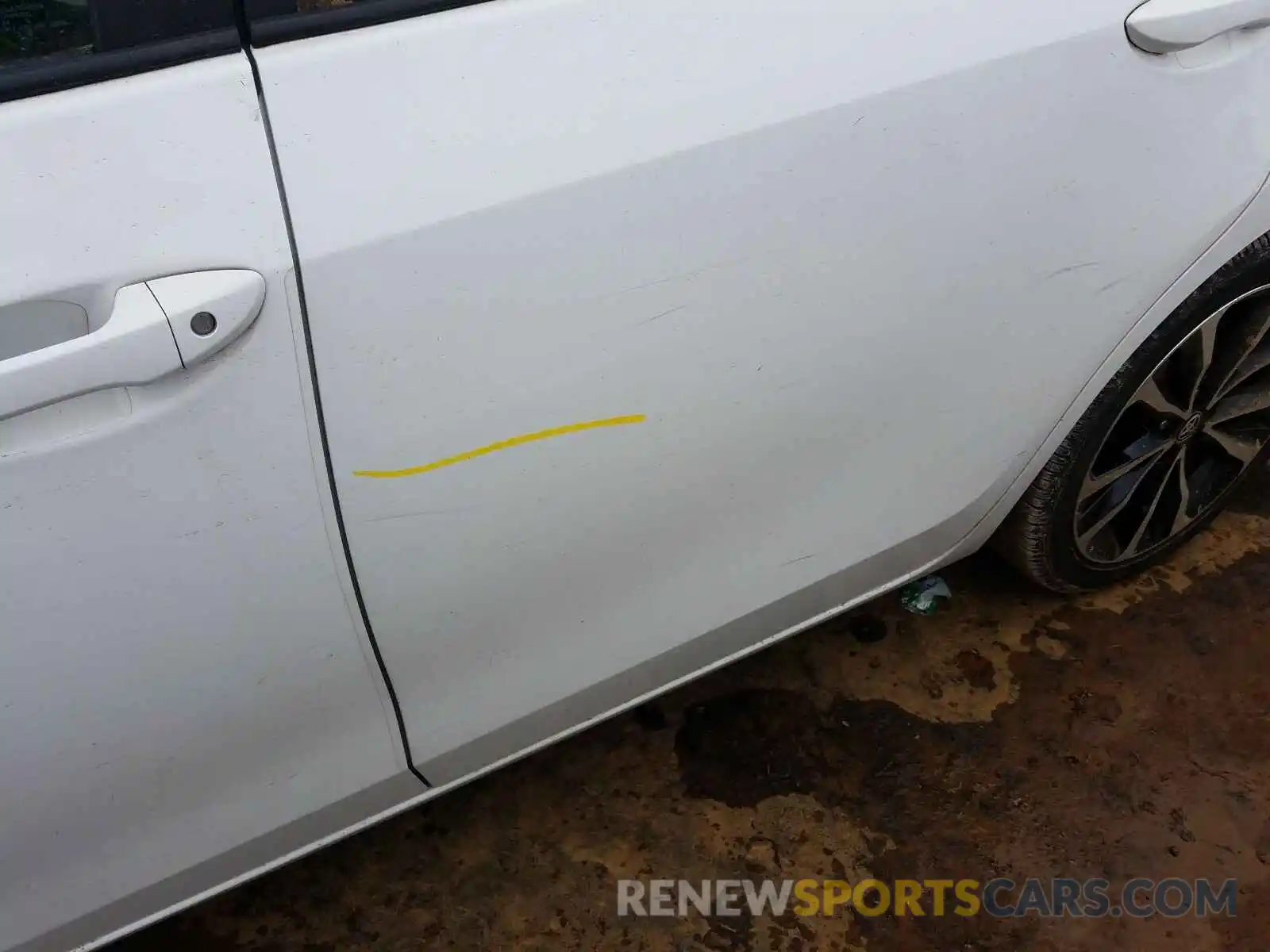 9 Photograph of a damaged car 5YFBURHE7KP865235 TOYOTA COROLLA 2019