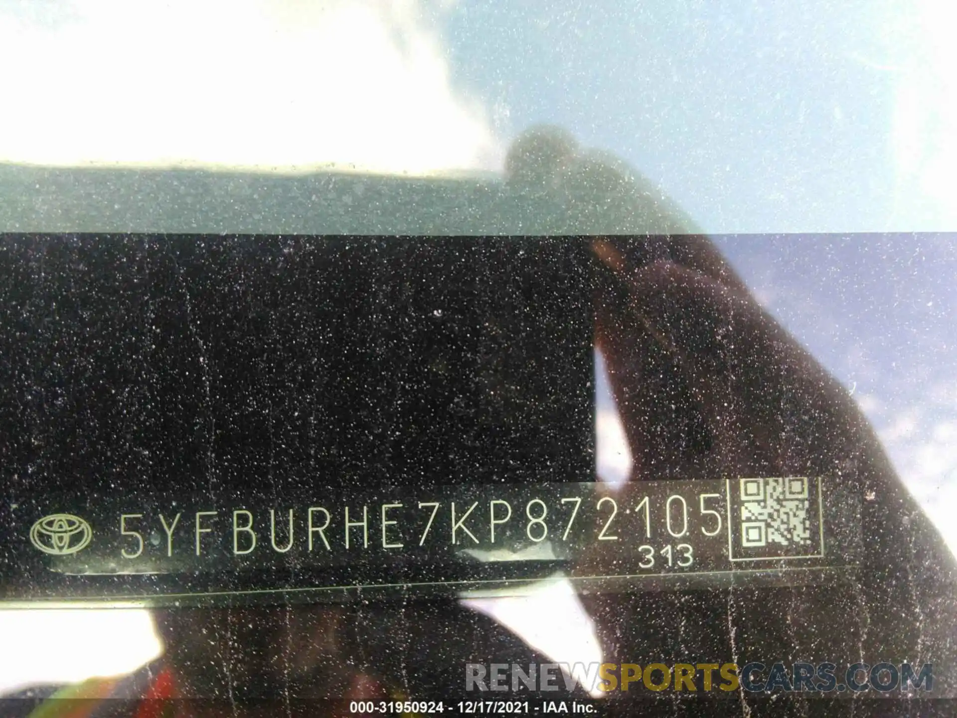 9 Photograph of a damaged car 5YFBURHE7KP872105 TOYOTA COROLLA 2019