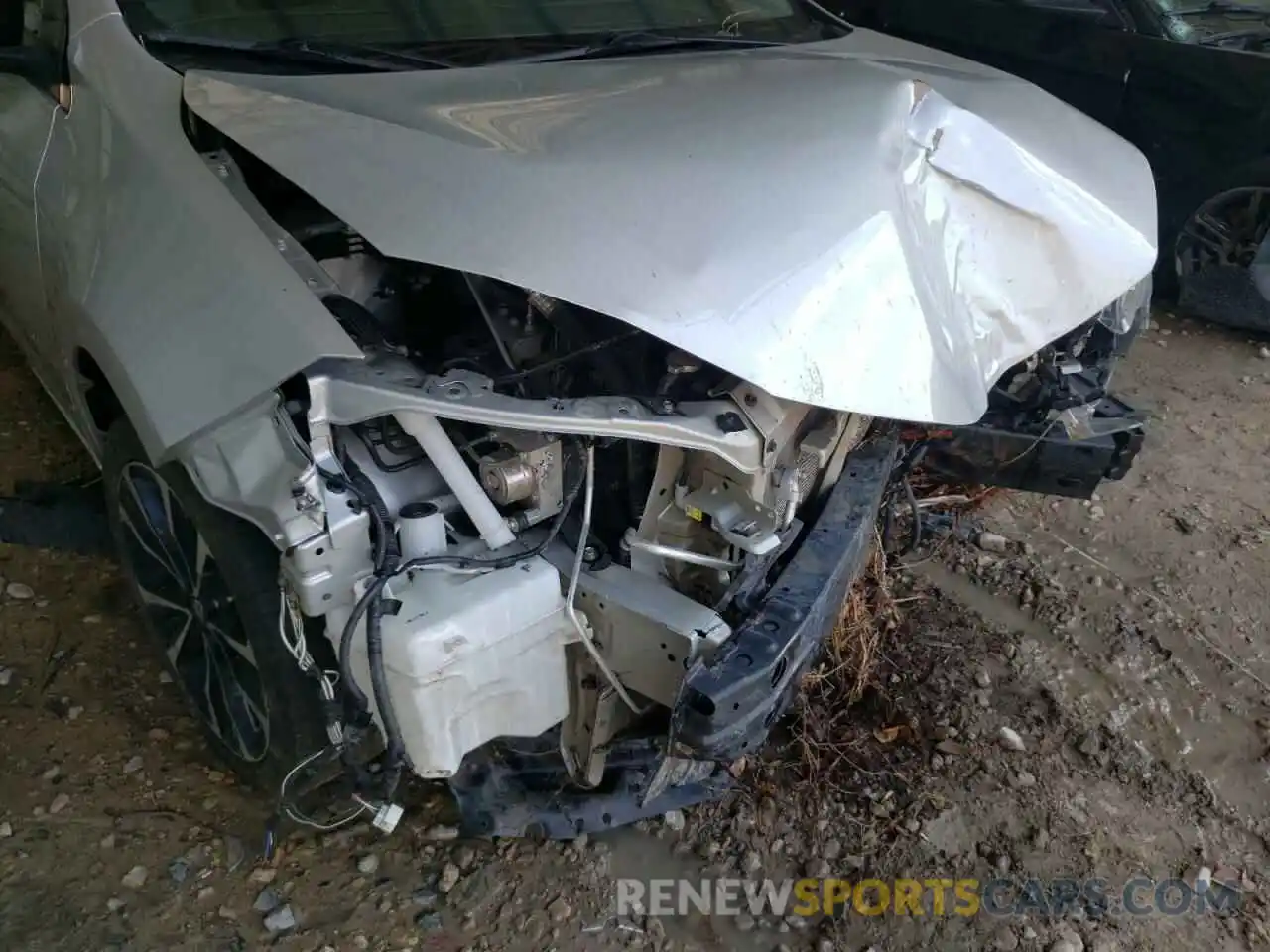 9 Photograph of a damaged car 5YFBURHE7KP882424 TOYOTA COROLLA 2019