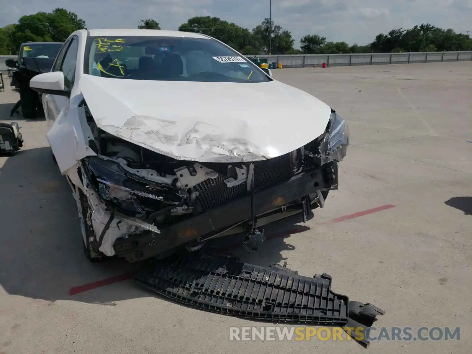 9 Photograph of a damaged car 5YFBURHE7KP882455 TOYOTA COROLLA 2019