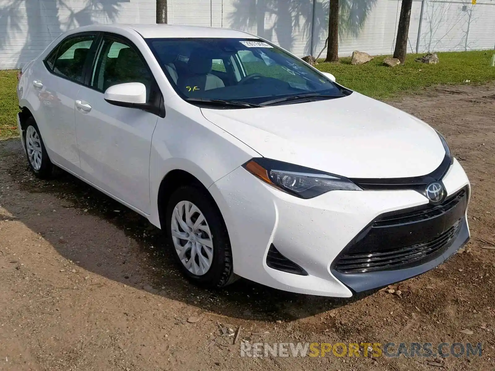 1 Photograph of a damaged car 5YFBURHE7KP883475 TOYOTA COROLLA 2019