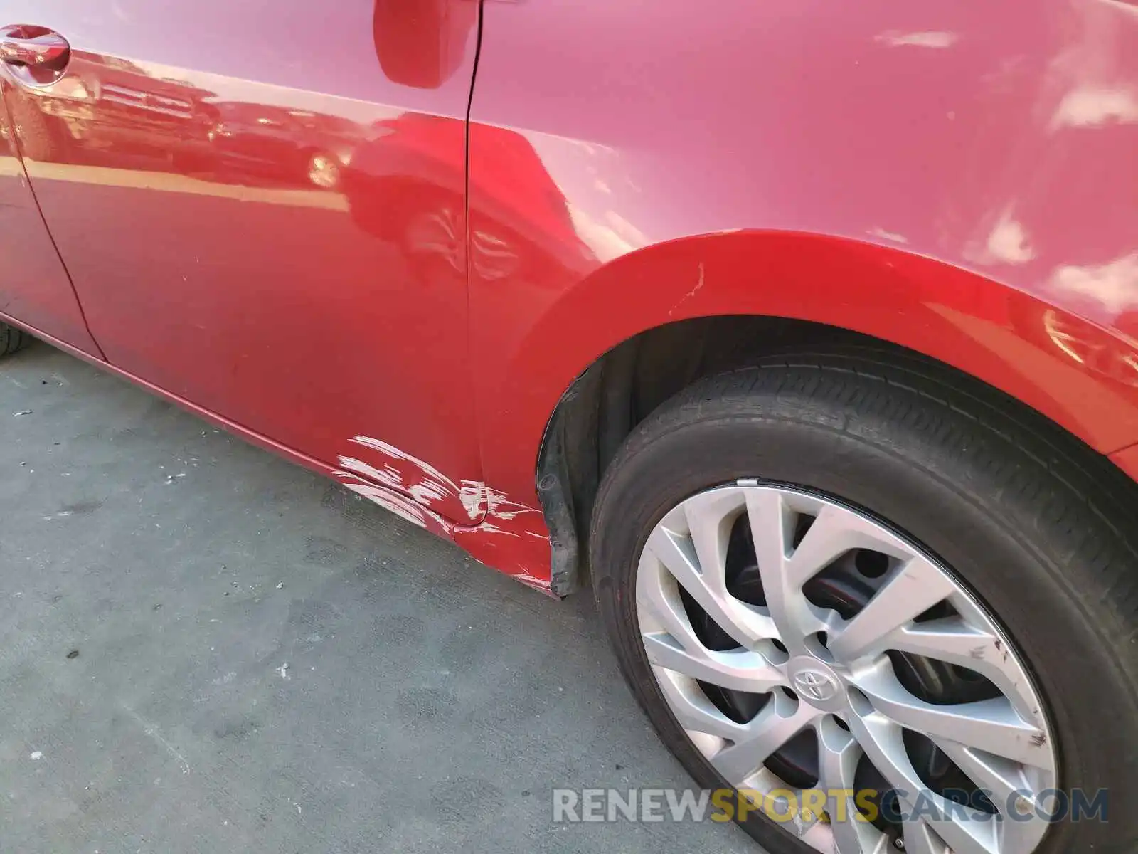 9 Photograph of a damaged car 5YFBURHE7KP885405 TOYOTA COROLLA 2019