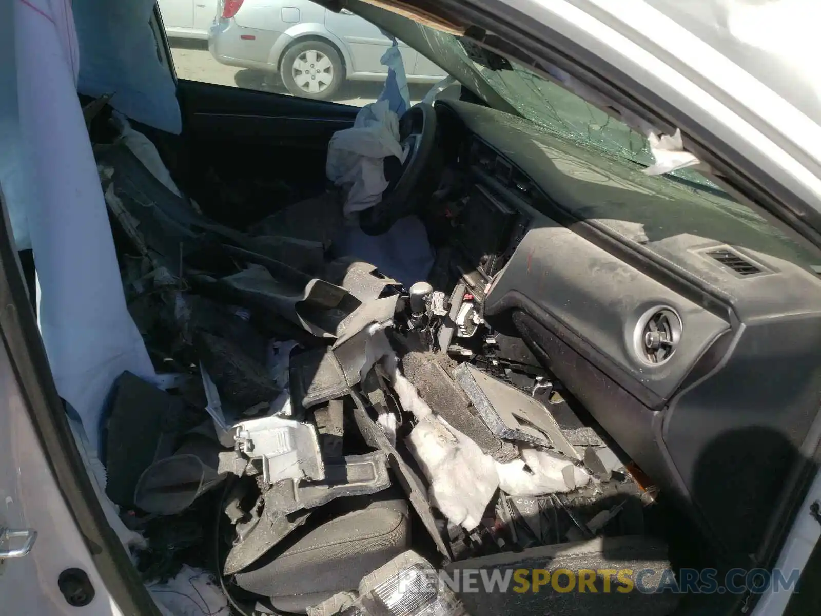 5 Photograph of a damaged car 5YFBURHE7KP887297 TOYOTA COROLLA 2019