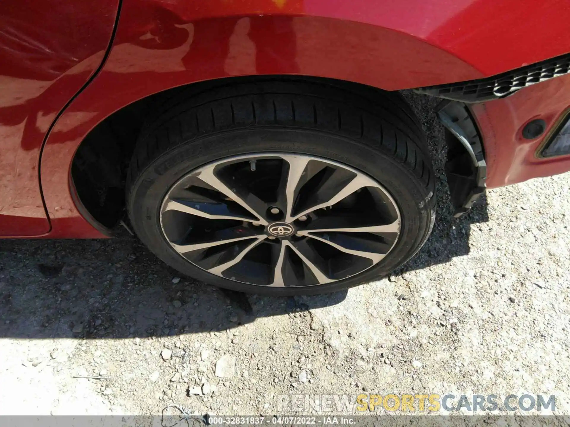 13 Photograph of a damaged car 5YFBURHE7KP891351 TOYOTA COROLLA 2019