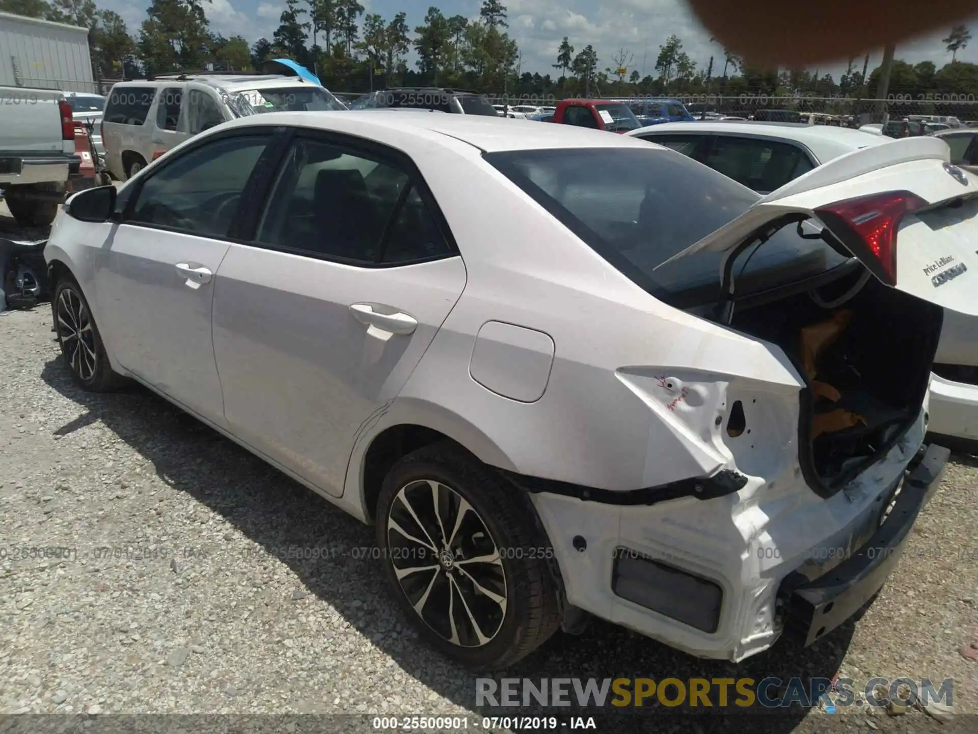 3 Photograph of a damaged car 5YFBURHE7KP892791 TOYOTA COROLLA 2019