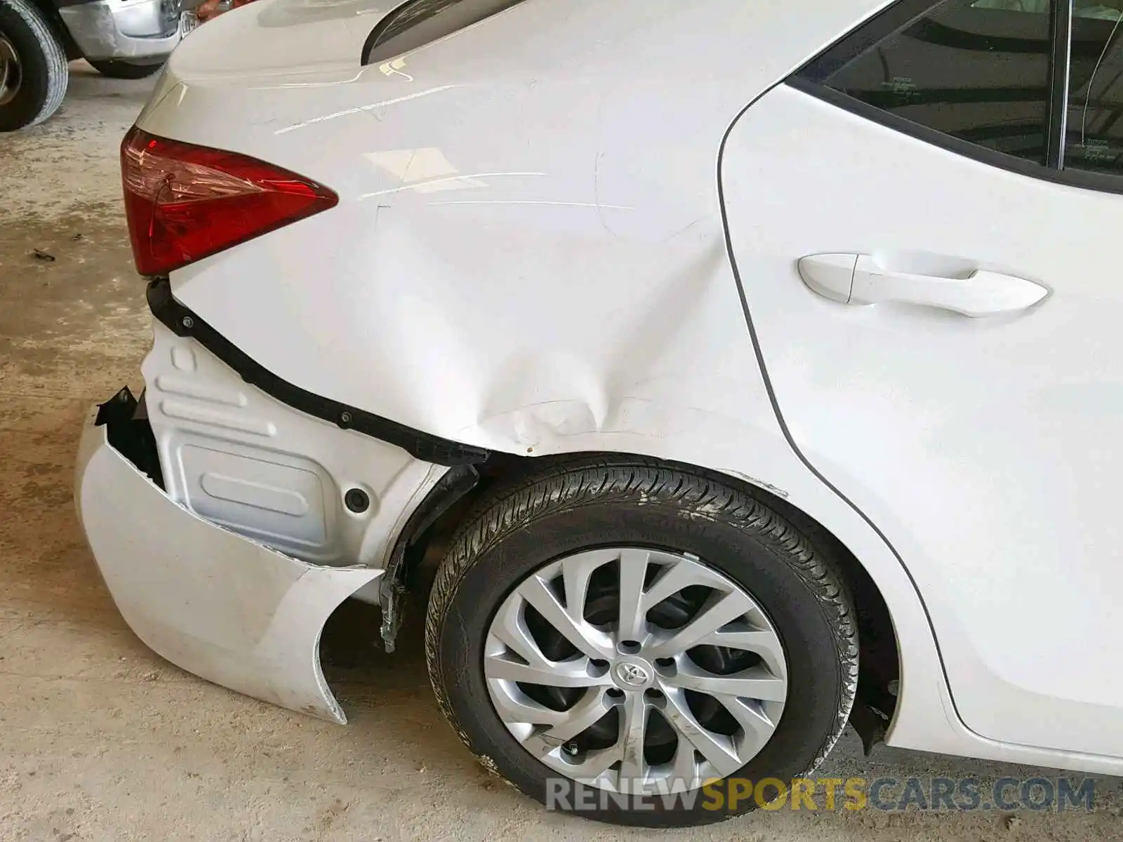 9 Фотография поврежденного автомобиля 5YFBURHE7KP897280 TOYOTA COROLLA 2019