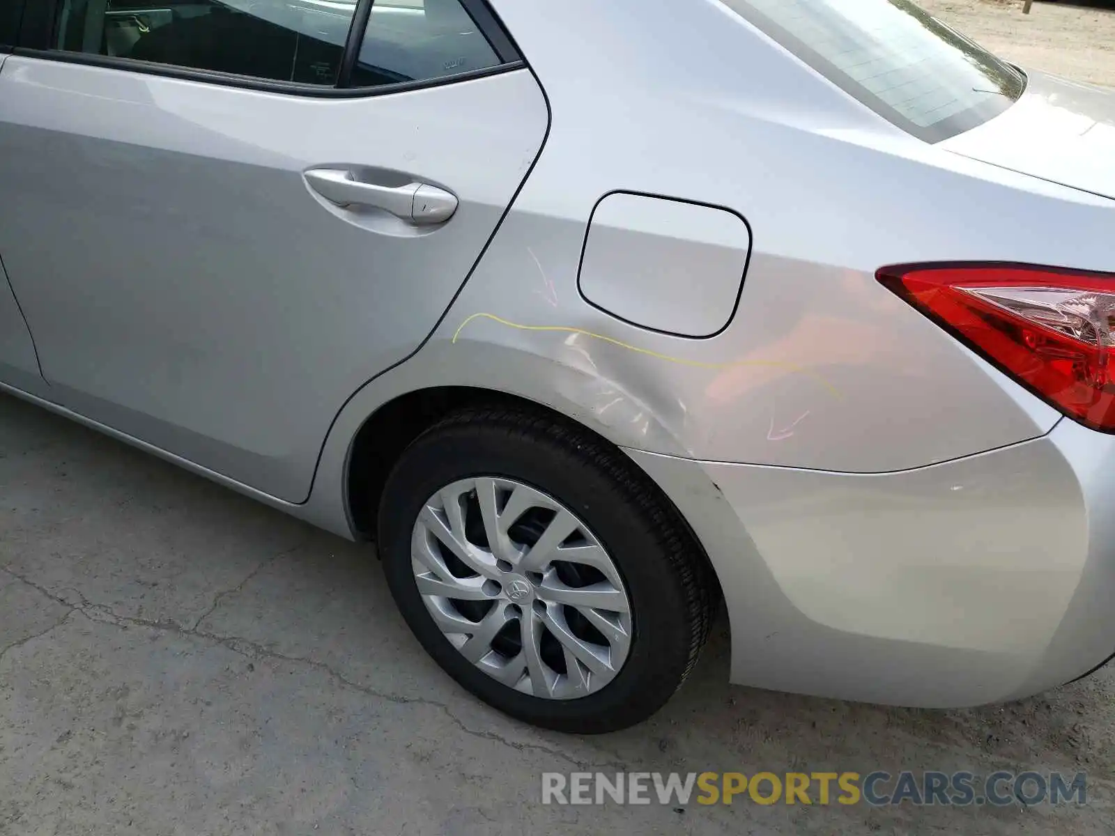 9 Photograph of a damaged car 5YFBURHE7KP899949 TOYOTA COROLLA 2019