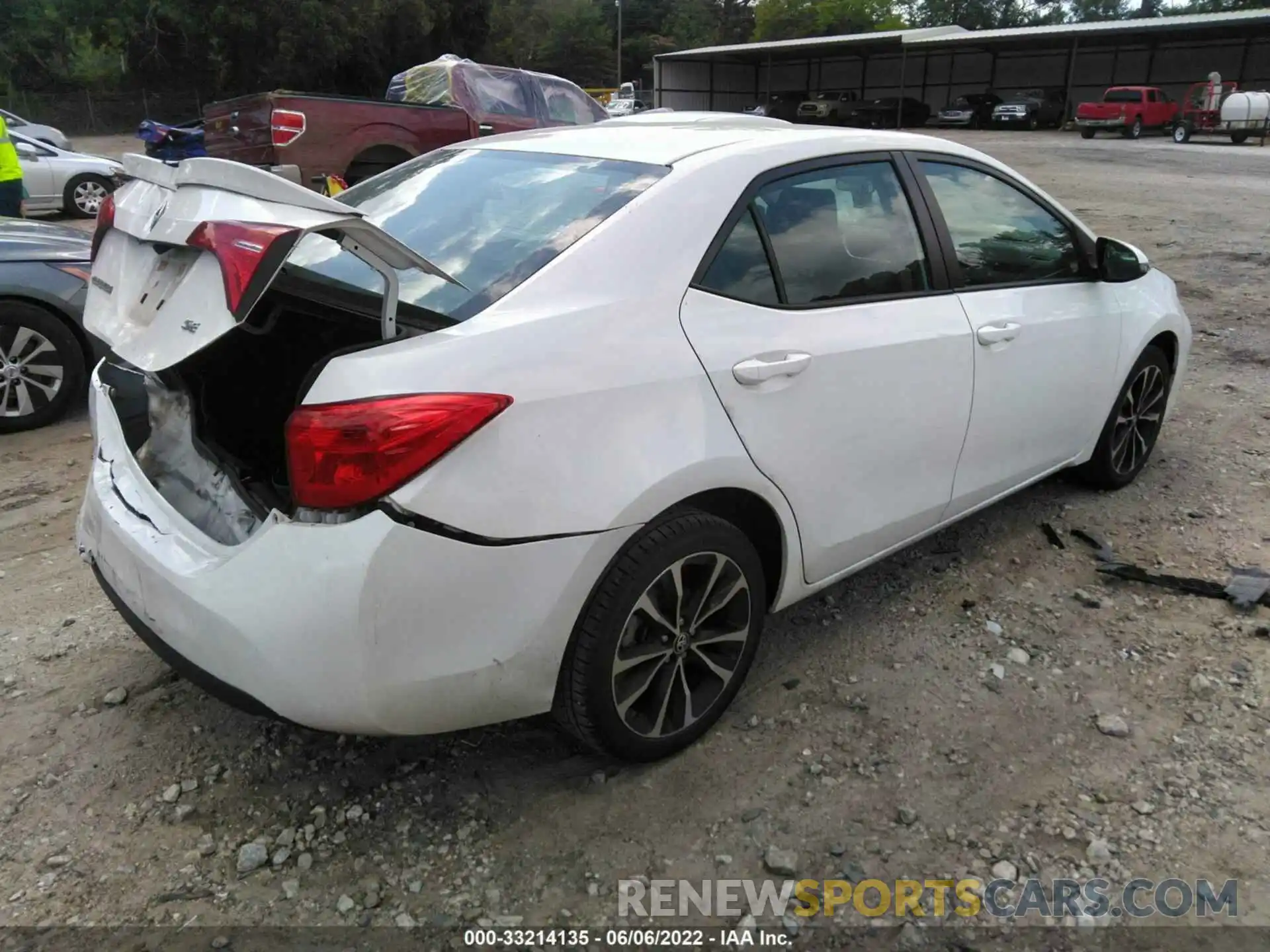 4 Photograph of a damaged car 5YFBURHE7KP900761 TOYOTA COROLLA 2019