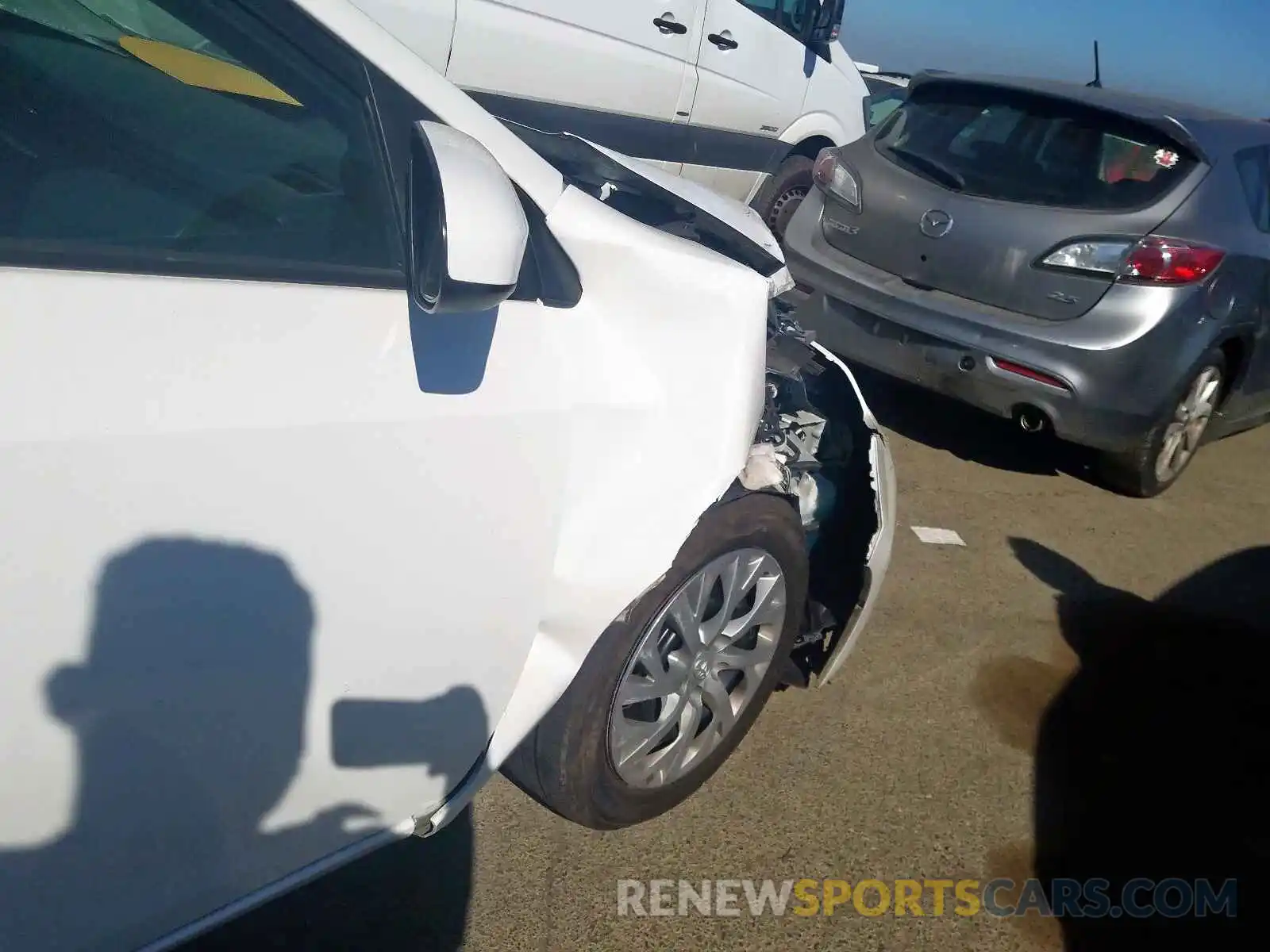 9 Photograph of a damaged car 5YFBURHE7KP906981 TOYOTA COROLLA 2019