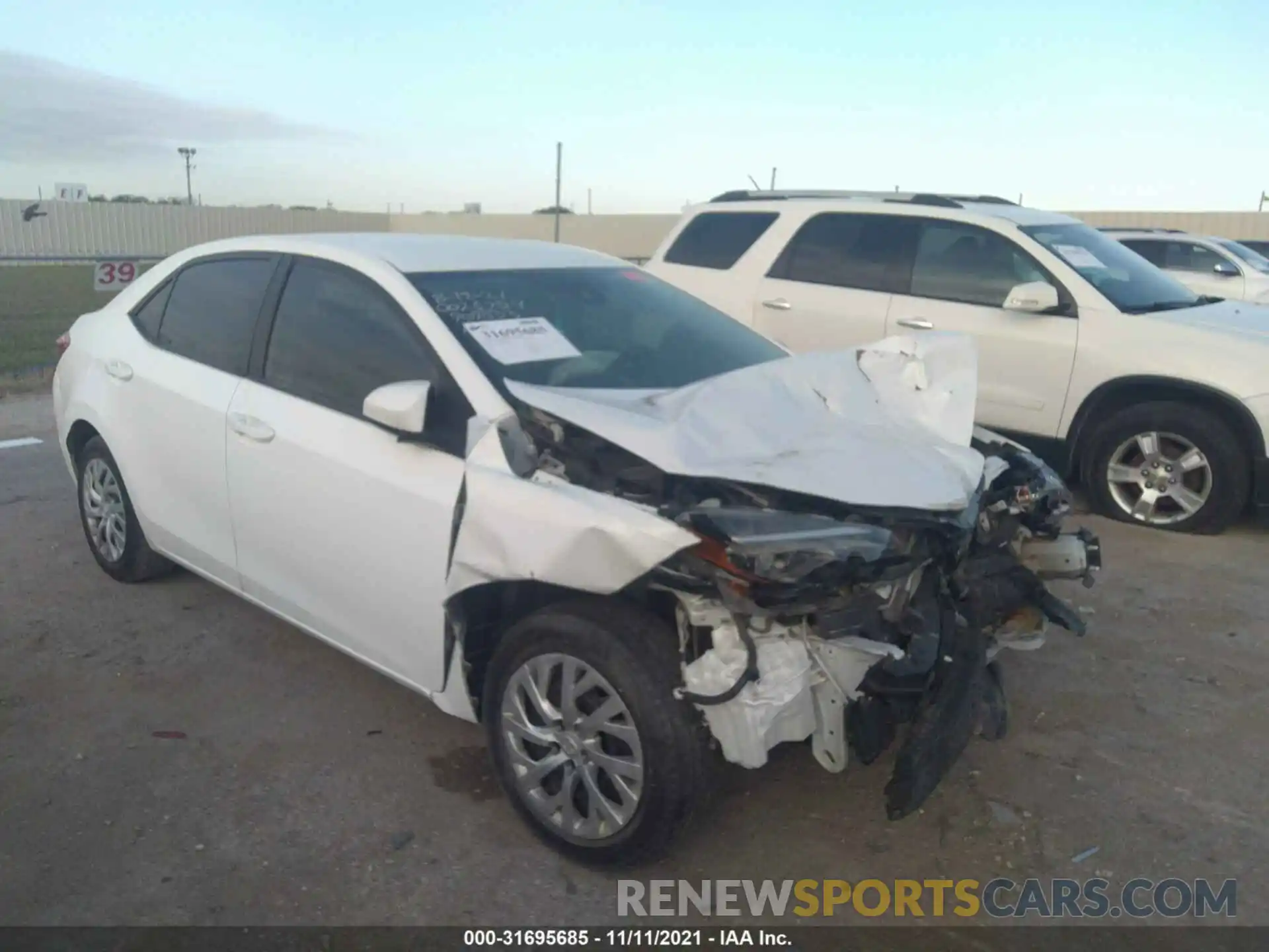 1 Photograph of a damaged car 5YFBURHE7KP909833 TOYOTA COROLLA 2019