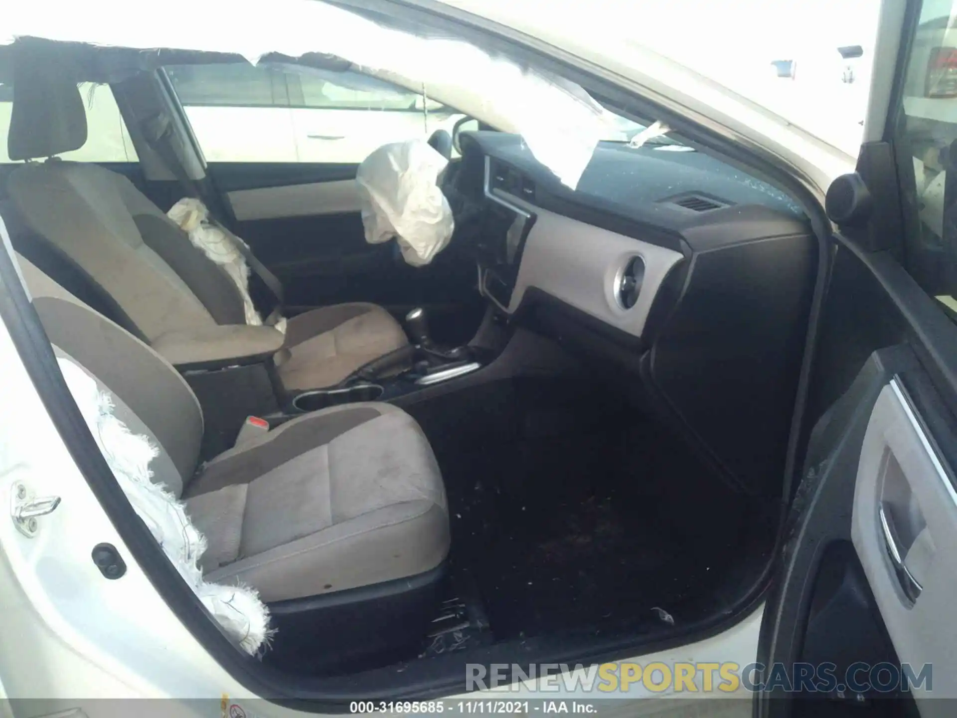 5 Photograph of a damaged car 5YFBURHE7KP909833 TOYOTA COROLLA 2019