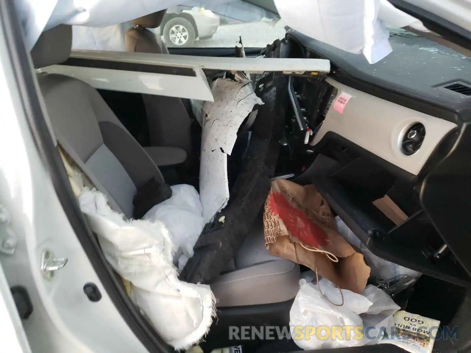 5 Photograph of a damaged car 5YFBURHE7KP910996 TOYOTA COROLLA 2019