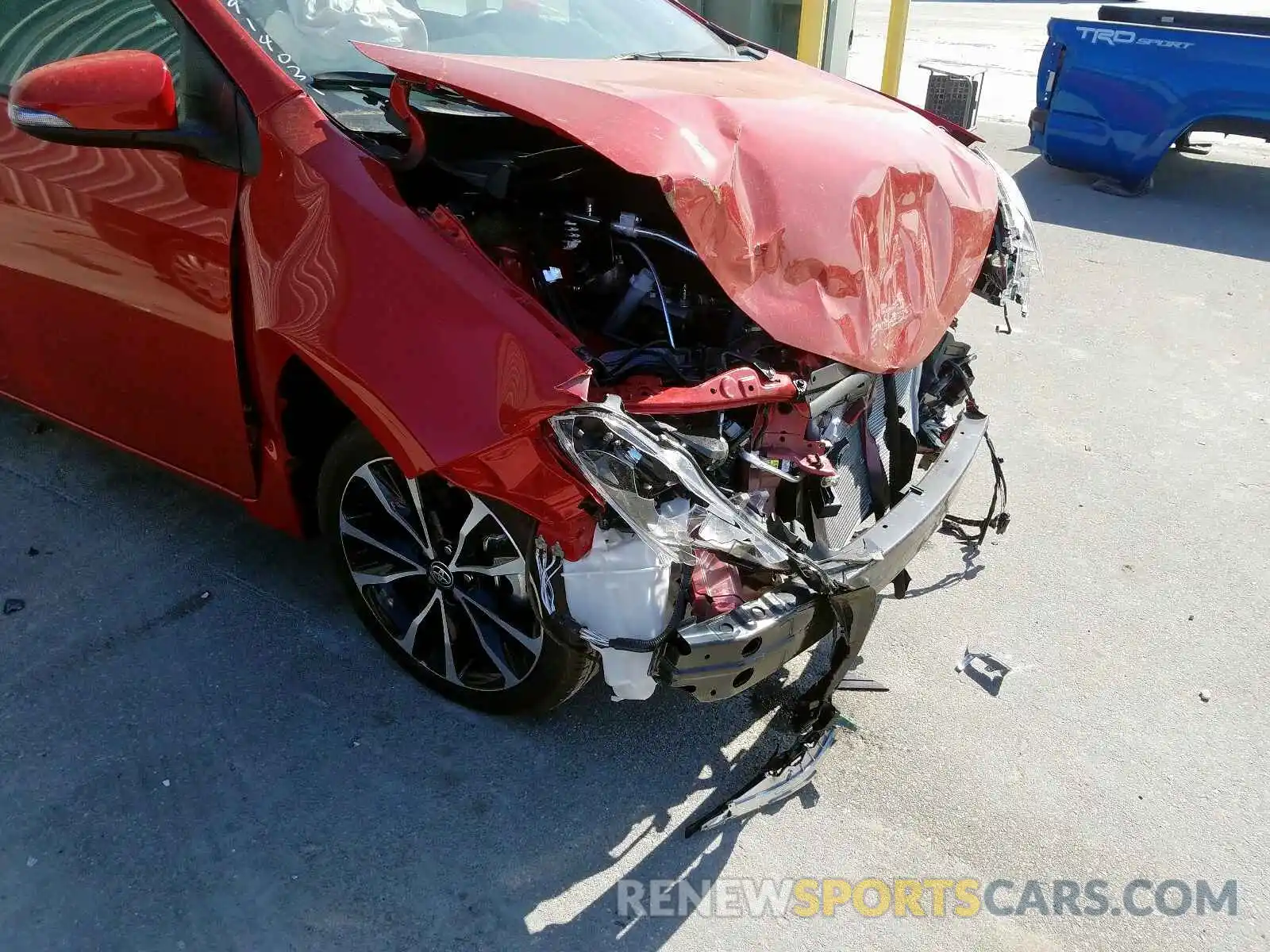 9 Photograph of a damaged car 5YFBURHE7KP914031 TOYOTA COROLLA 2019