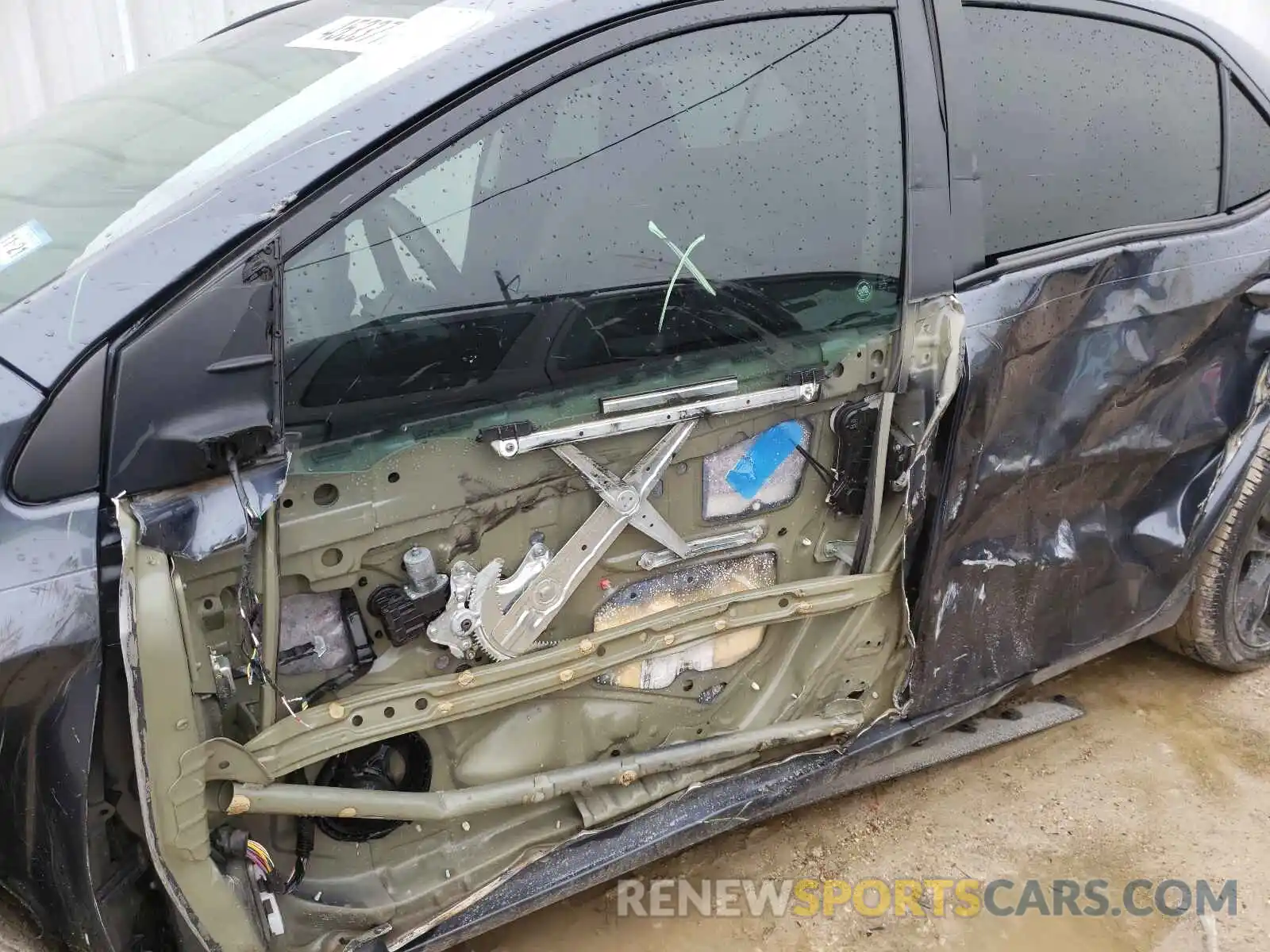 10 Photograph of a damaged car 5YFBURHE7KP915325 TOYOTA COROLLA 2019