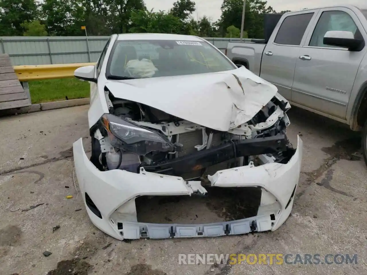 9 Photograph of a damaged car 5YFBURHE7KP918189 TOYOTA COROLLA 2019