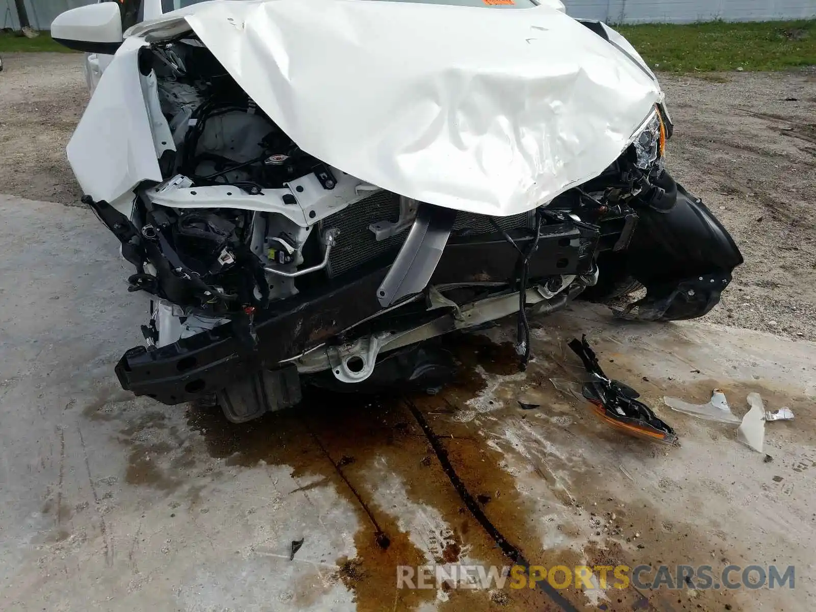 9 Photograph of a damaged car 5YFBURHE7KP921092 TOYOTA COROLLA 2019