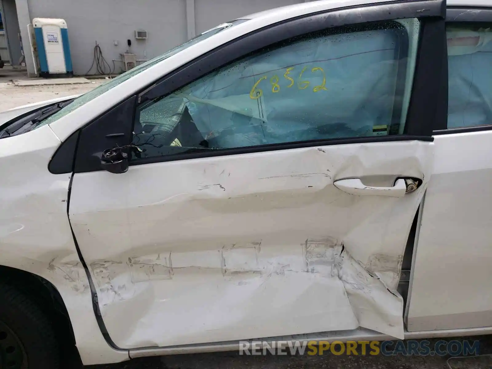 10 Photograph of a damaged car 5YFBURHE7KP923327 TOYOTA COROLLA 2019