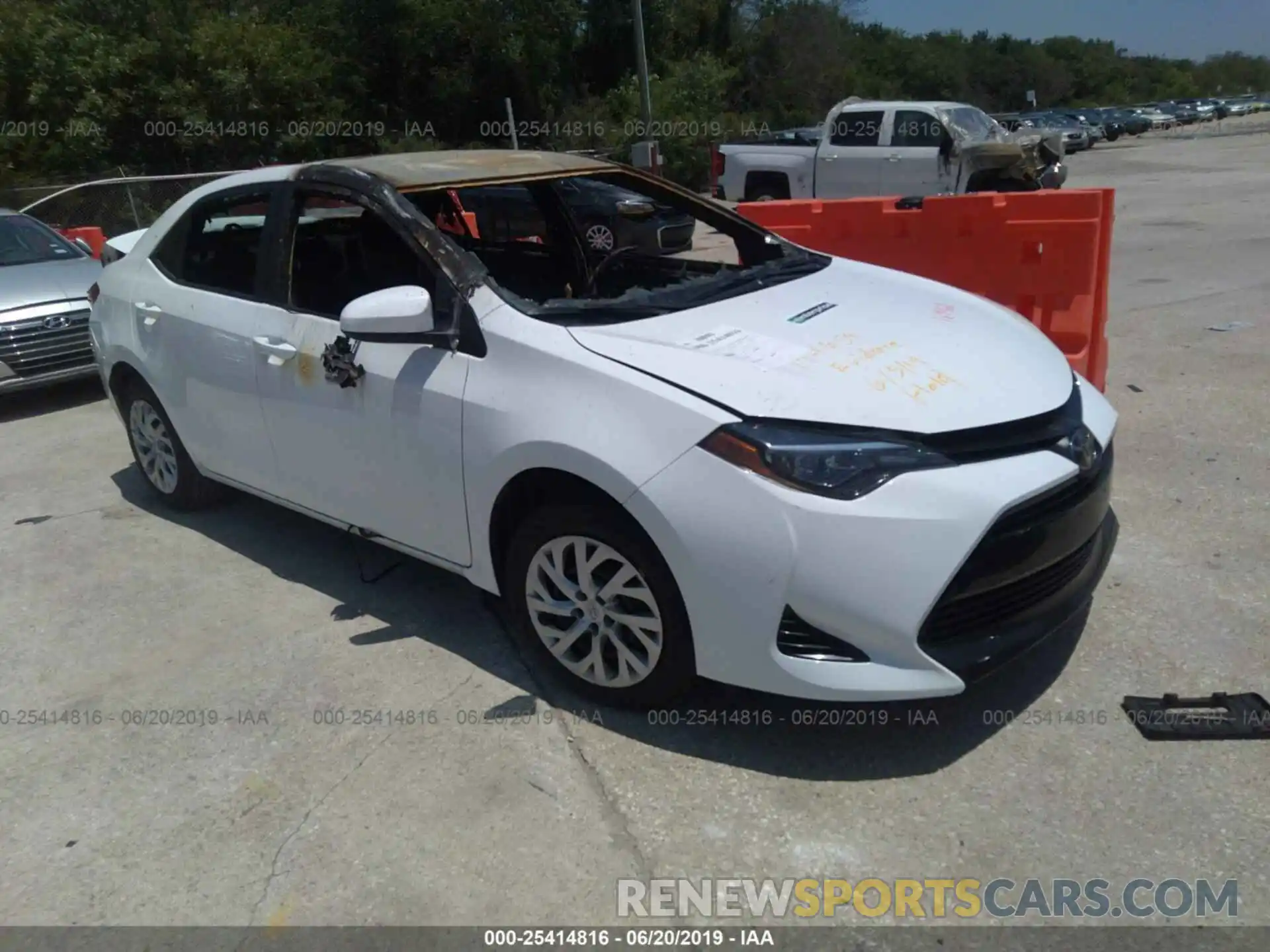 1 Photograph of a damaged car 5YFBURHE7KP928138 TOYOTA COROLLA 2019