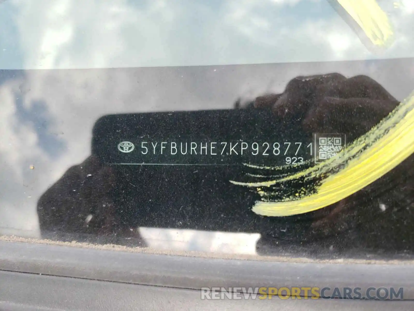 10 Photograph of a damaged car 5YFBURHE7KP928771 TOYOTA COROLLA 2019