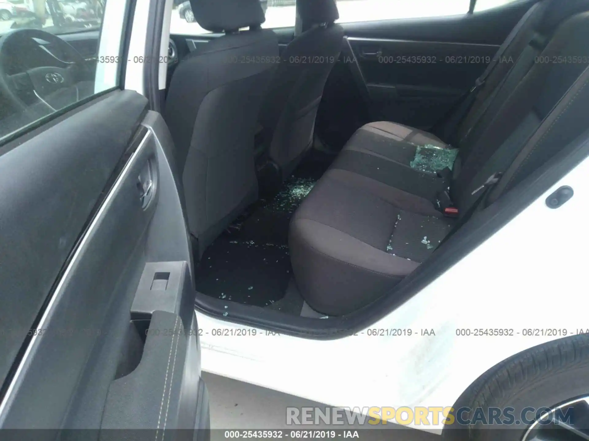 8 Photograph of a damaged car 5YFBURHE7KP931556 TOYOTA COROLLA 2019