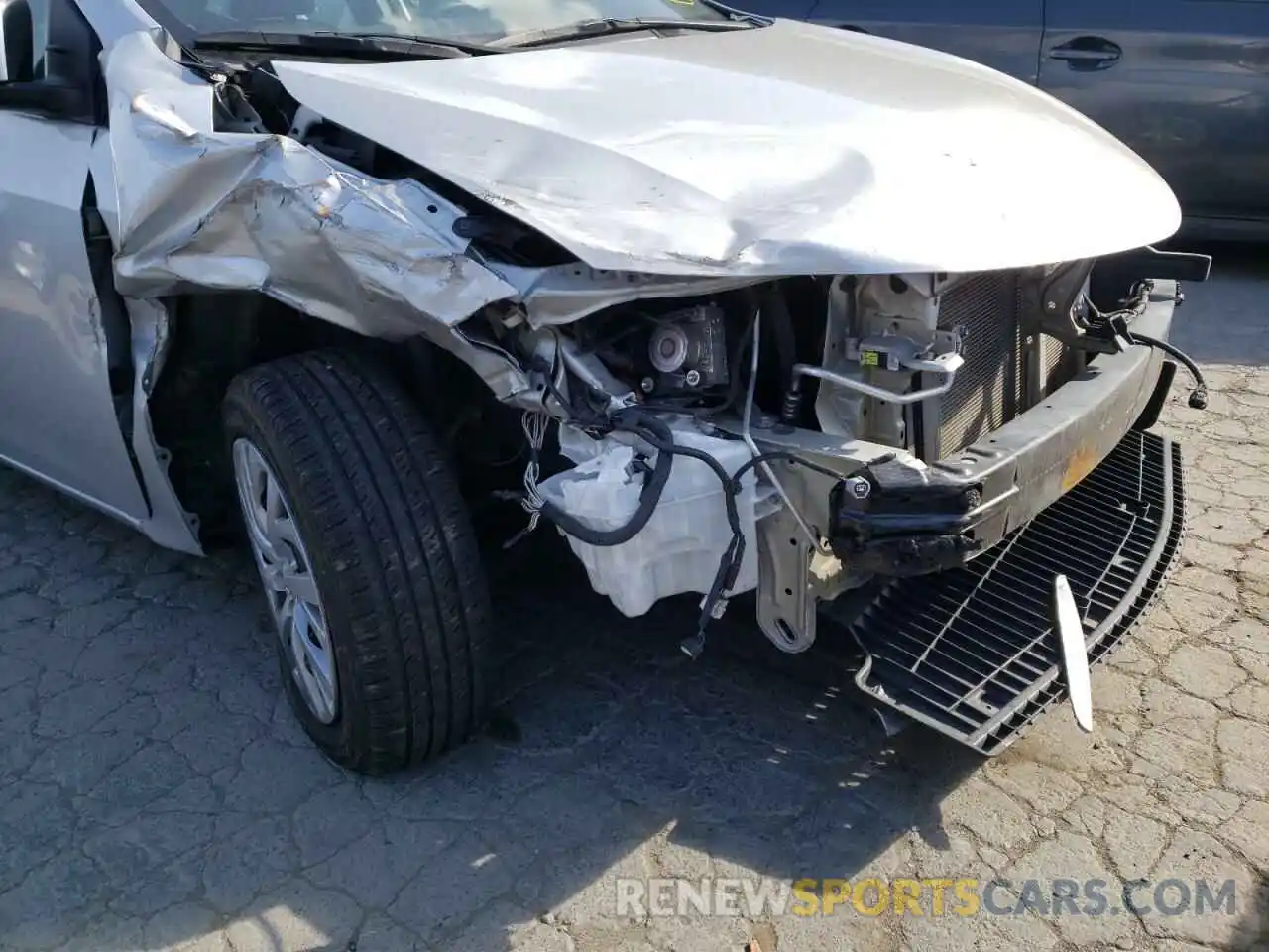 9 Photograph of a damaged car 5YFBURHE7KP932318 TOYOTA COROLLA 2019