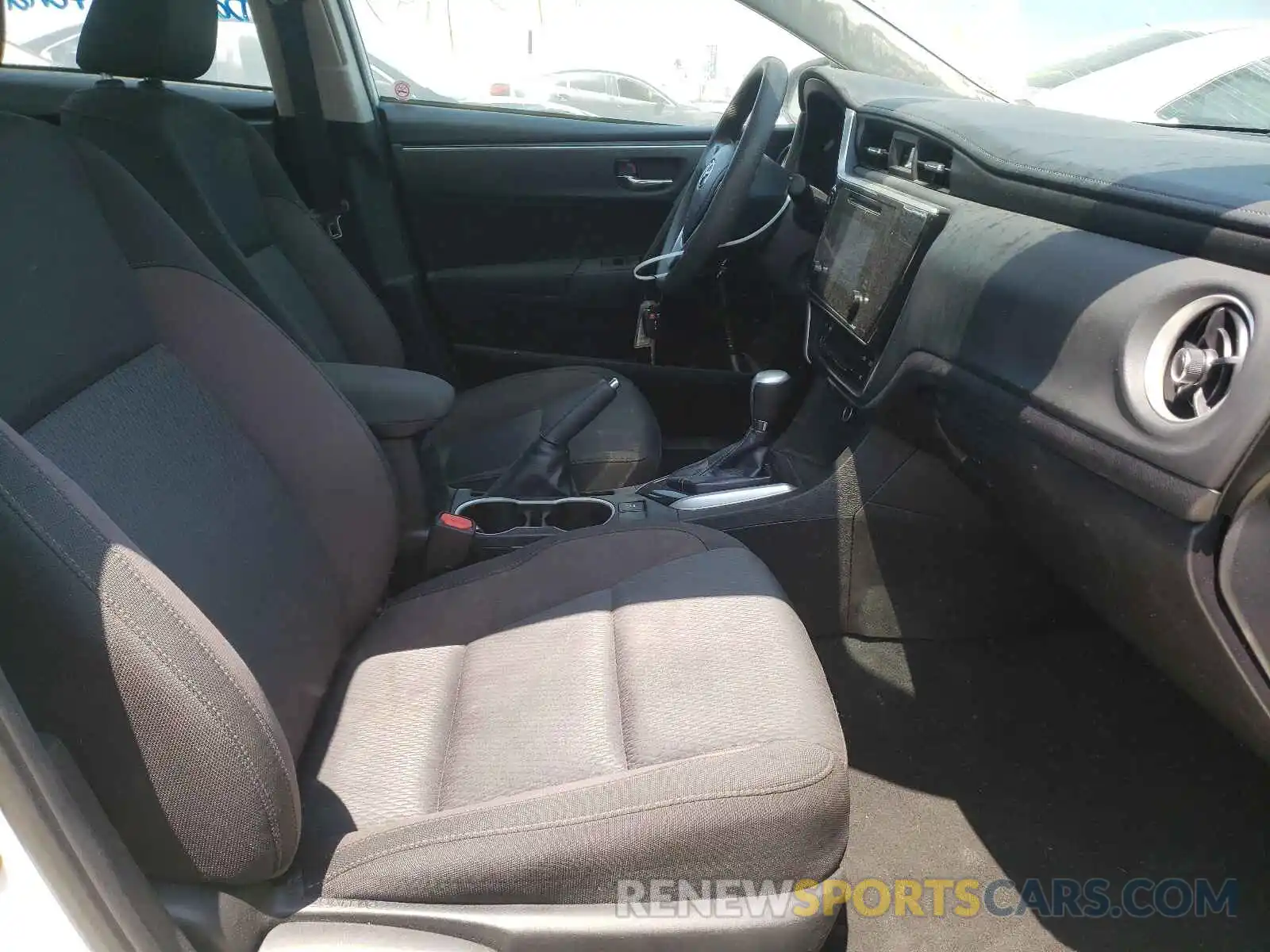 5 Photograph of a damaged car 5YFBURHE7KP932464 TOYOTA COROLLA 2019