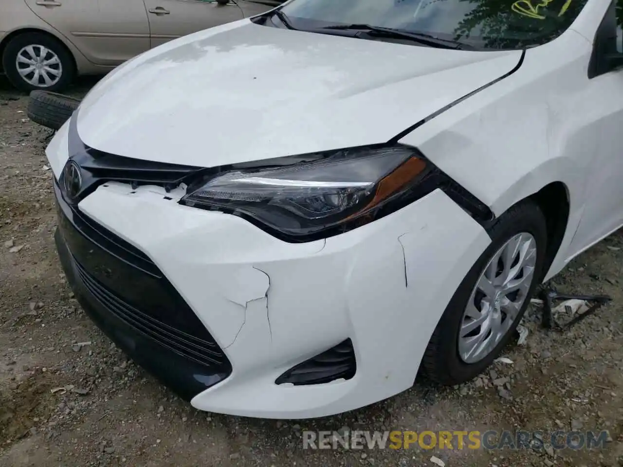 9 Photograph of a damaged car 5YFBURHE7KP937261 TOYOTA COROLLA 2019