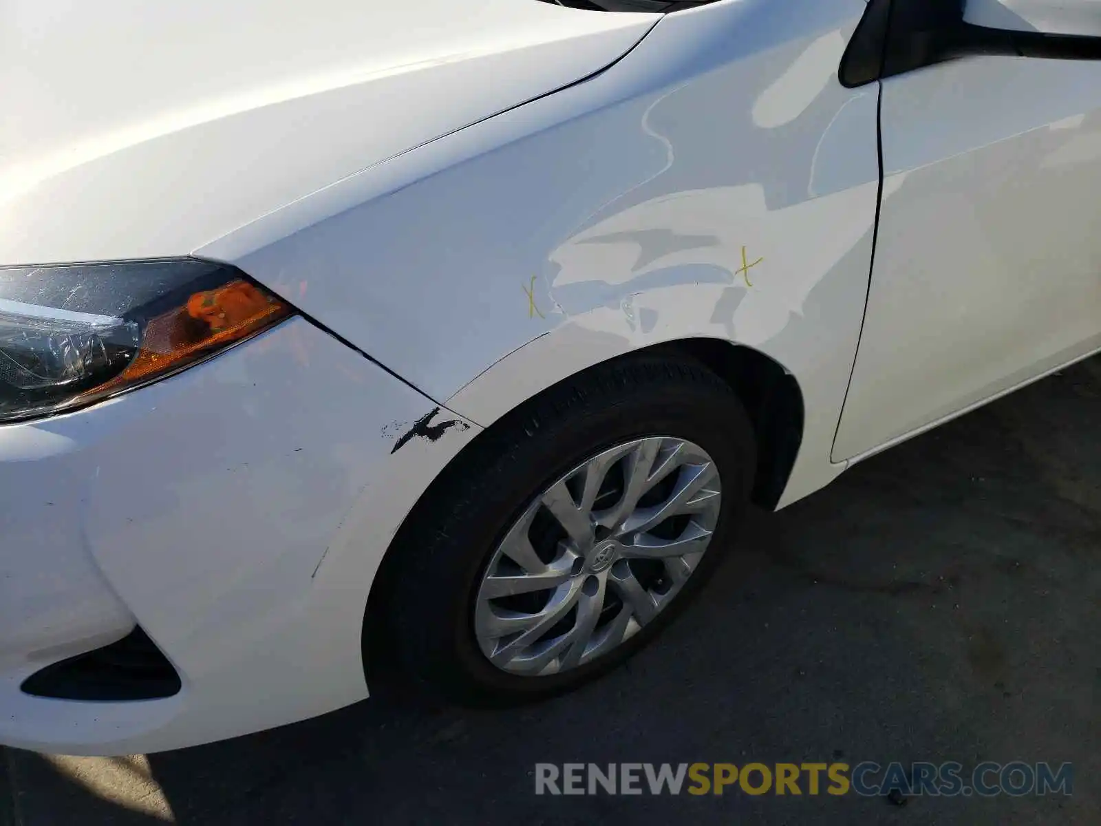 9 Photograph of a damaged car 5YFBURHE7KP939088 TOYOTA COROLLA 2019