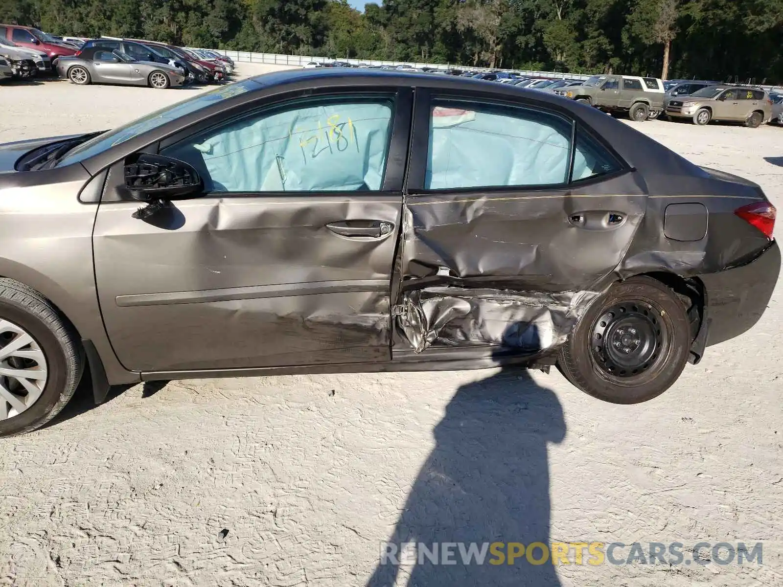 9 Photograph of a damaged car 5YFBURHE7KP944503 TOYOTA COROLLA 2019