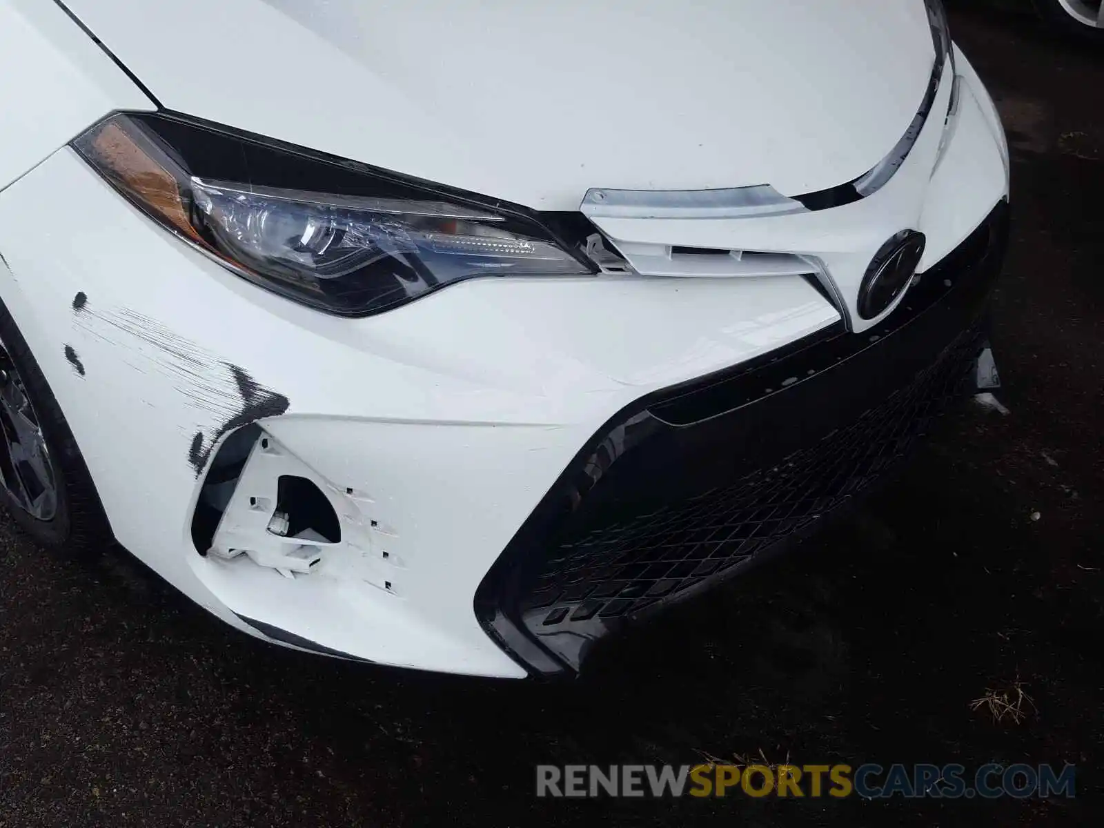 9 Photograph of a damaged car 5YFBURHE7KP945554 TOYOTA COROLLA 2019