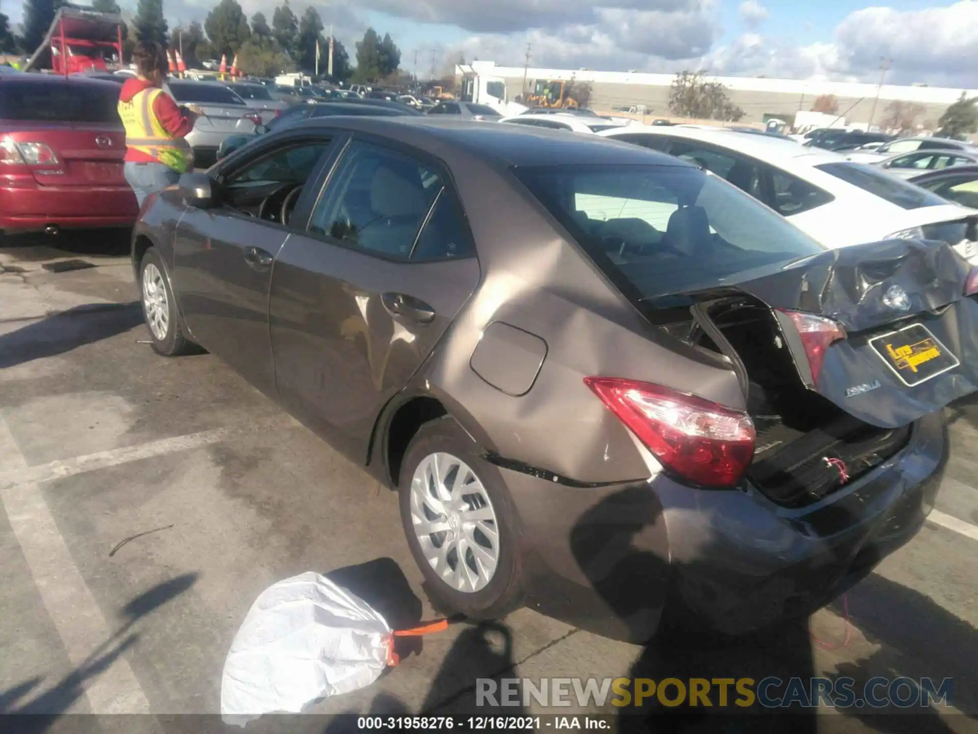 3 Photograph of a damaged car 5YFBURHE8KP866393 TOYOTA COROLLA 2019