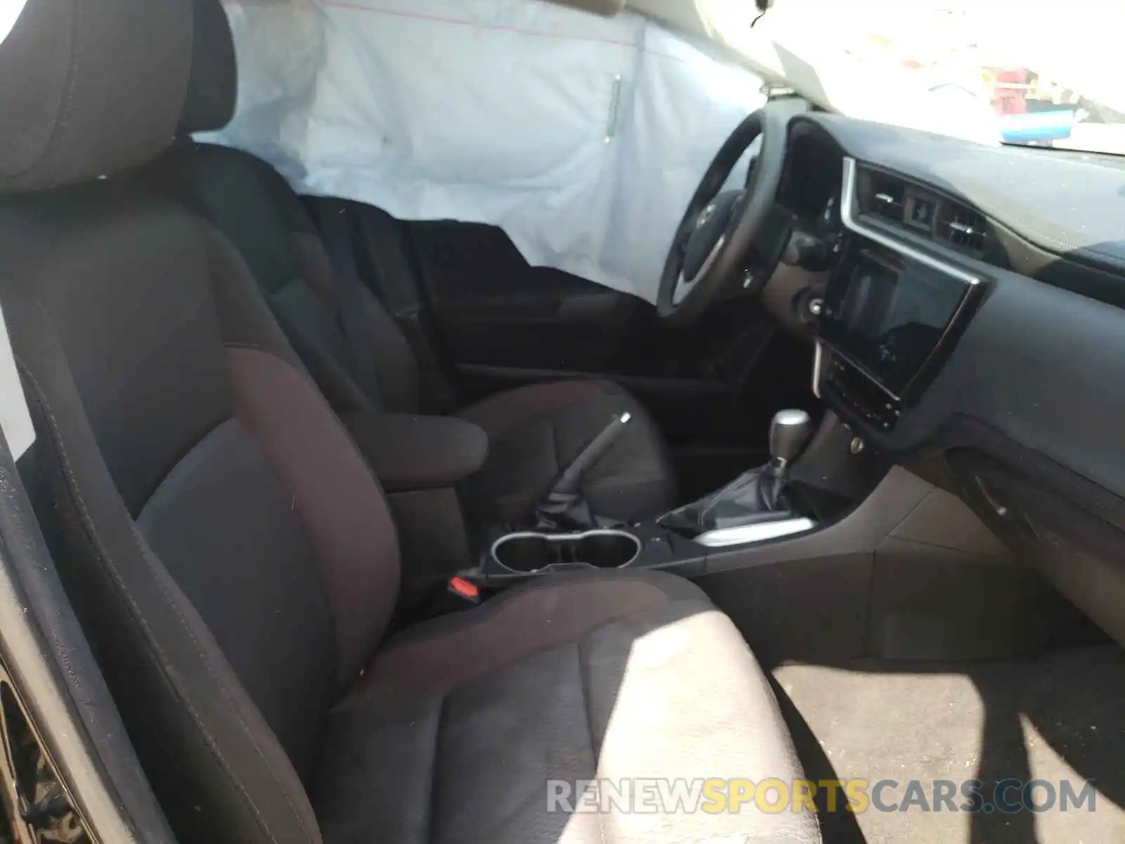 5 Photograph of a damaged car 5YFBURHE8KP869021 TOYOTA COROLLA 2019