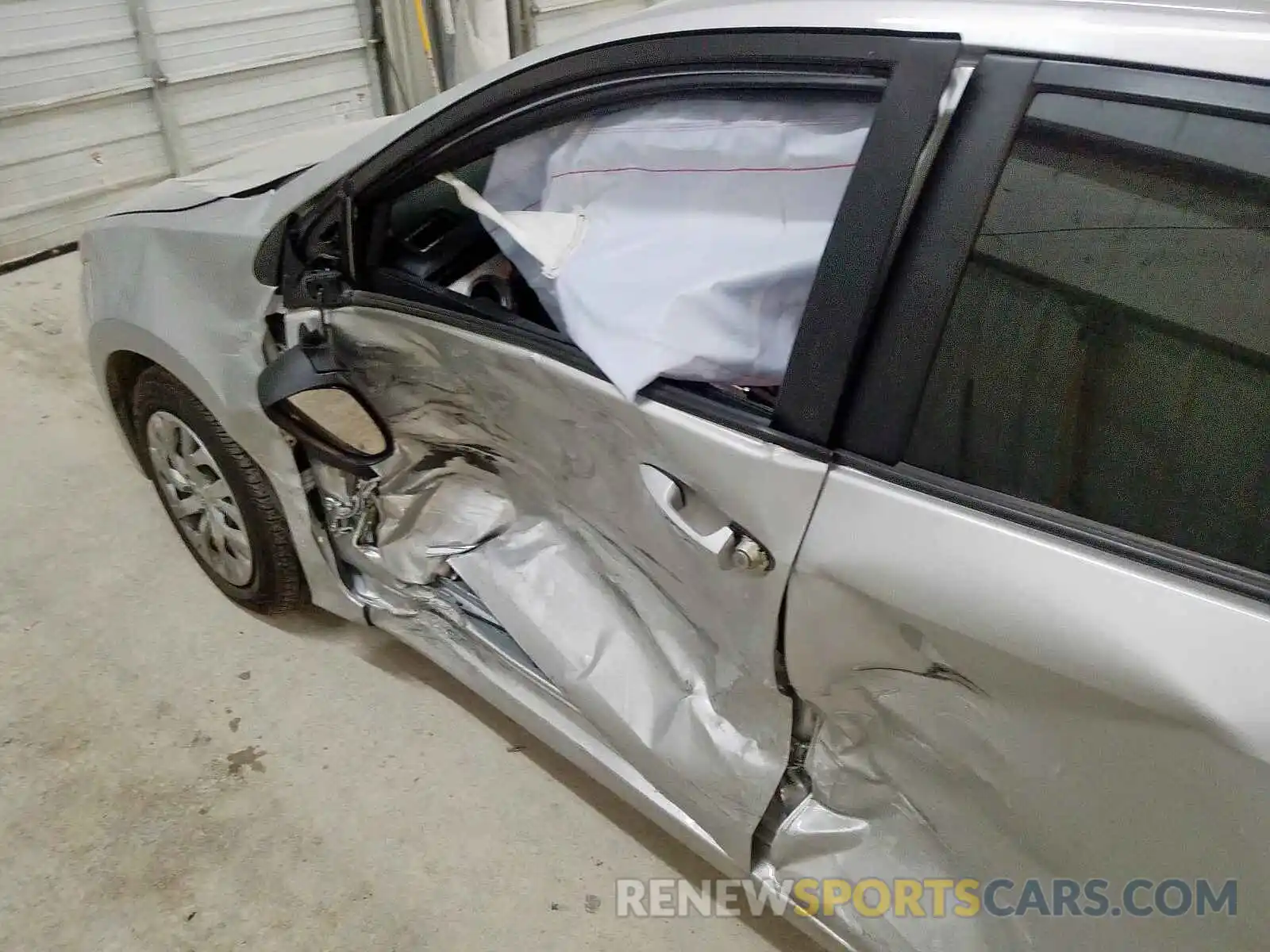 9 Photograph of a damaged car 5YFBURHE8KP908562 TOYOTA COROLLA 2019