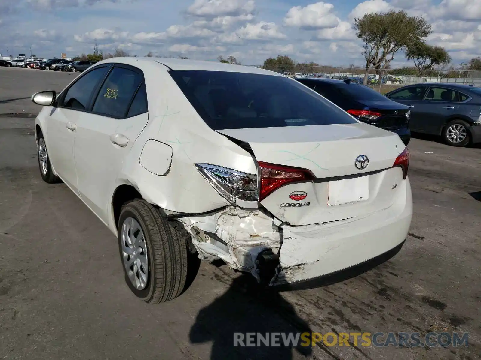 3 Photograph of a damaged car 5YFBURHE8KP922395 TOYOTA COROLLA 2019