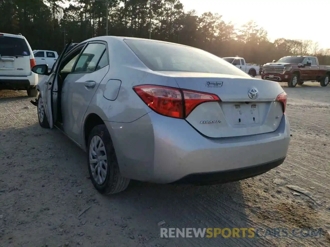 3 Photograph of a damaged car 5YFBURHE8KP922476 TOYOTA COROLLA 2019