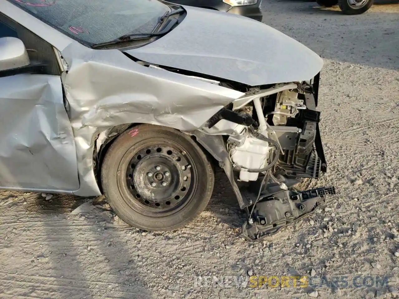 9 Photograph of a damaged car 5YFBURHE8KP922476 TOYOTA COROLLA 2019