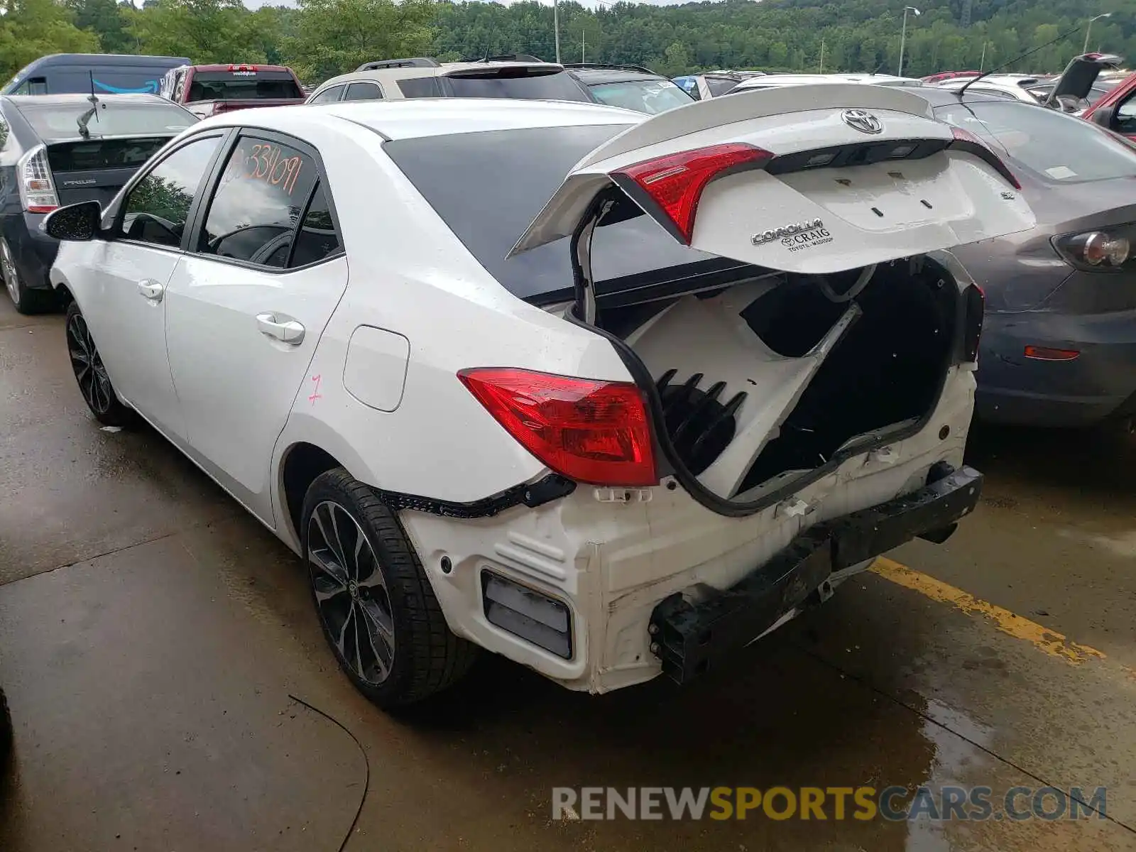 3 Photograph of a damaged car 5YFBURHE8KP927869 TOYOTA COROLLA 2019