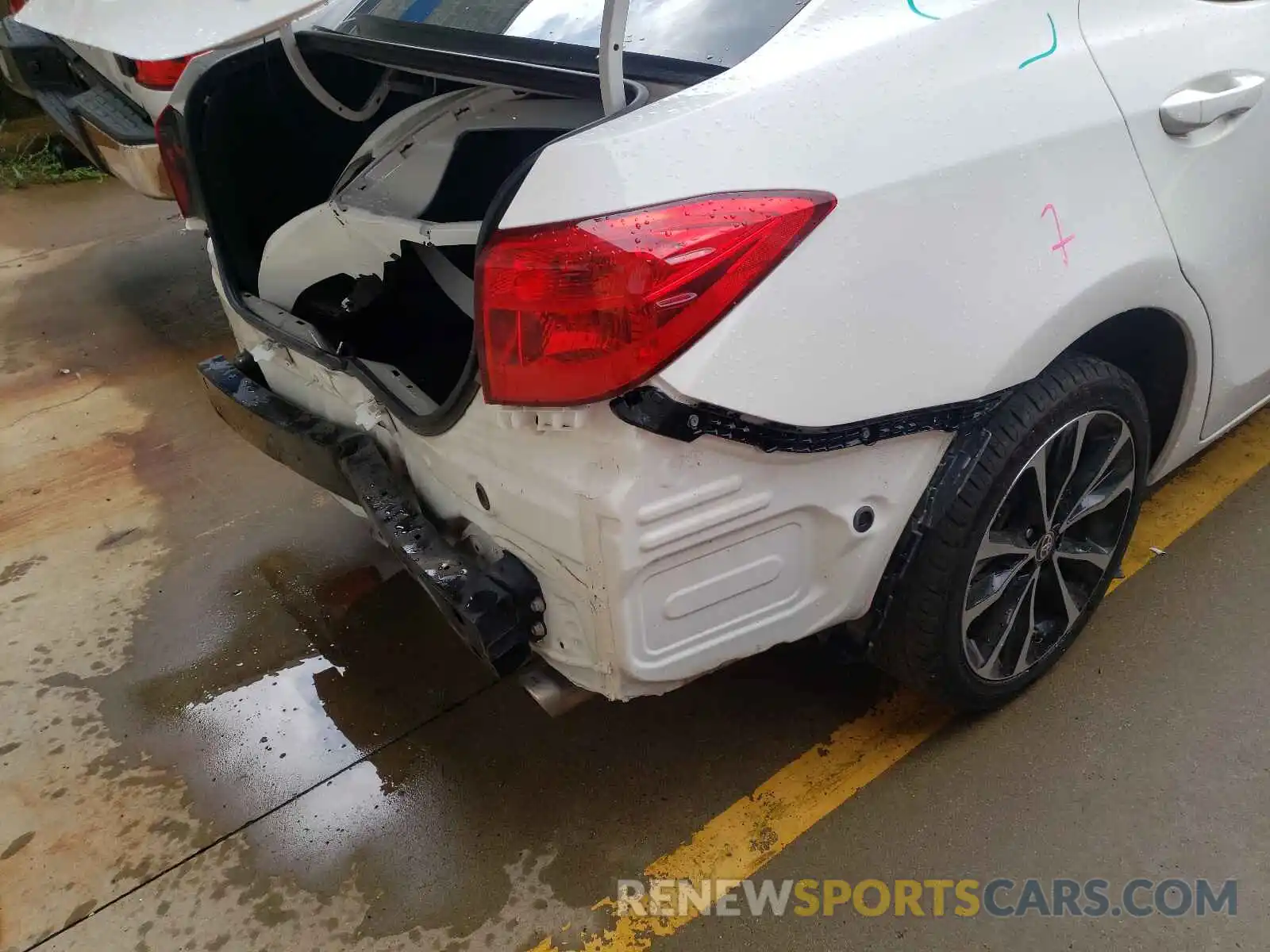 9 Photograph of a damaged car 5YFBURHE8KP927869 TOYOTA COROLLA 2019