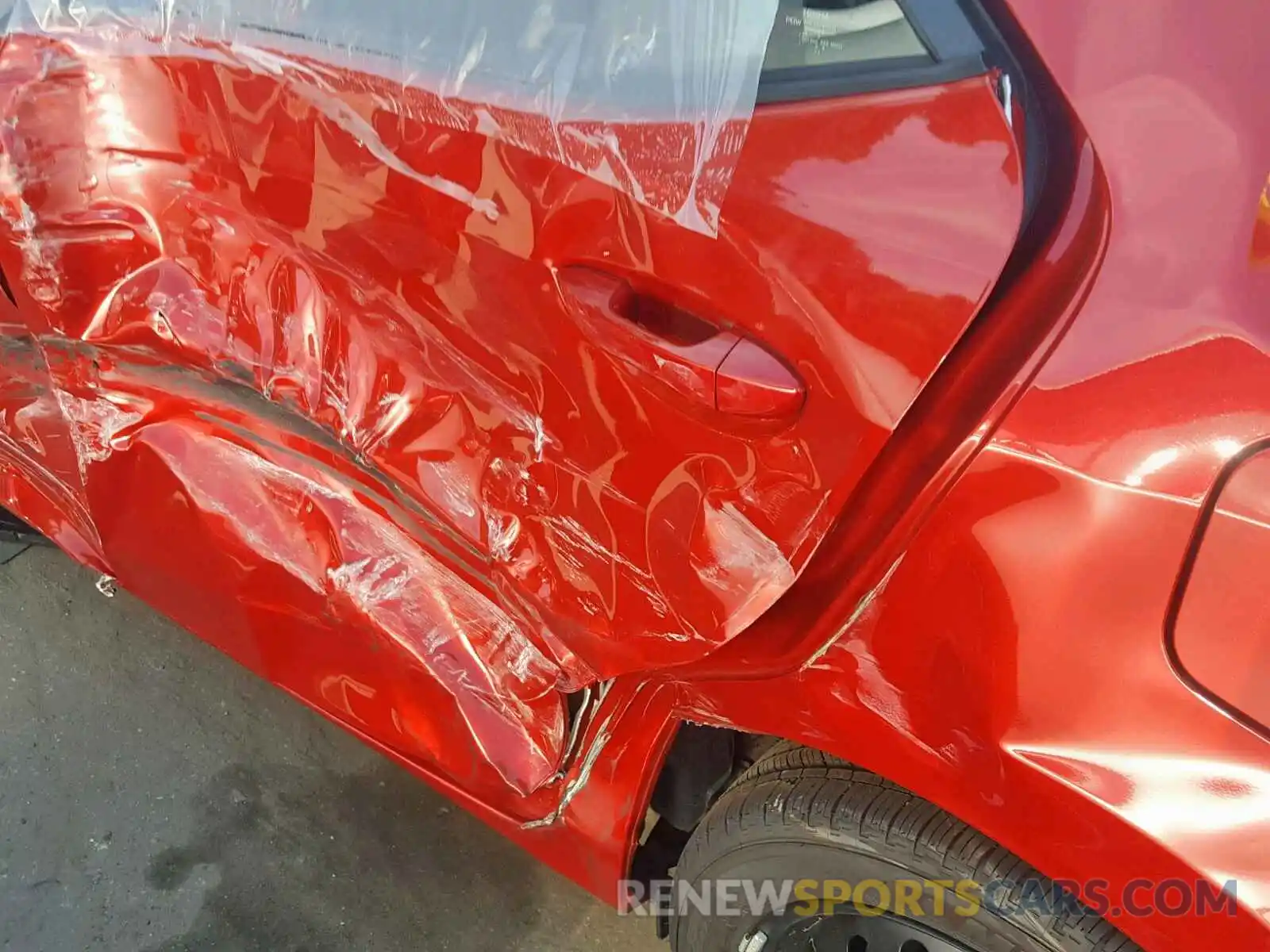 10 Photograph of a damaged car 5YFBURHE8KP935759 TOYOTA COROLLA 2019